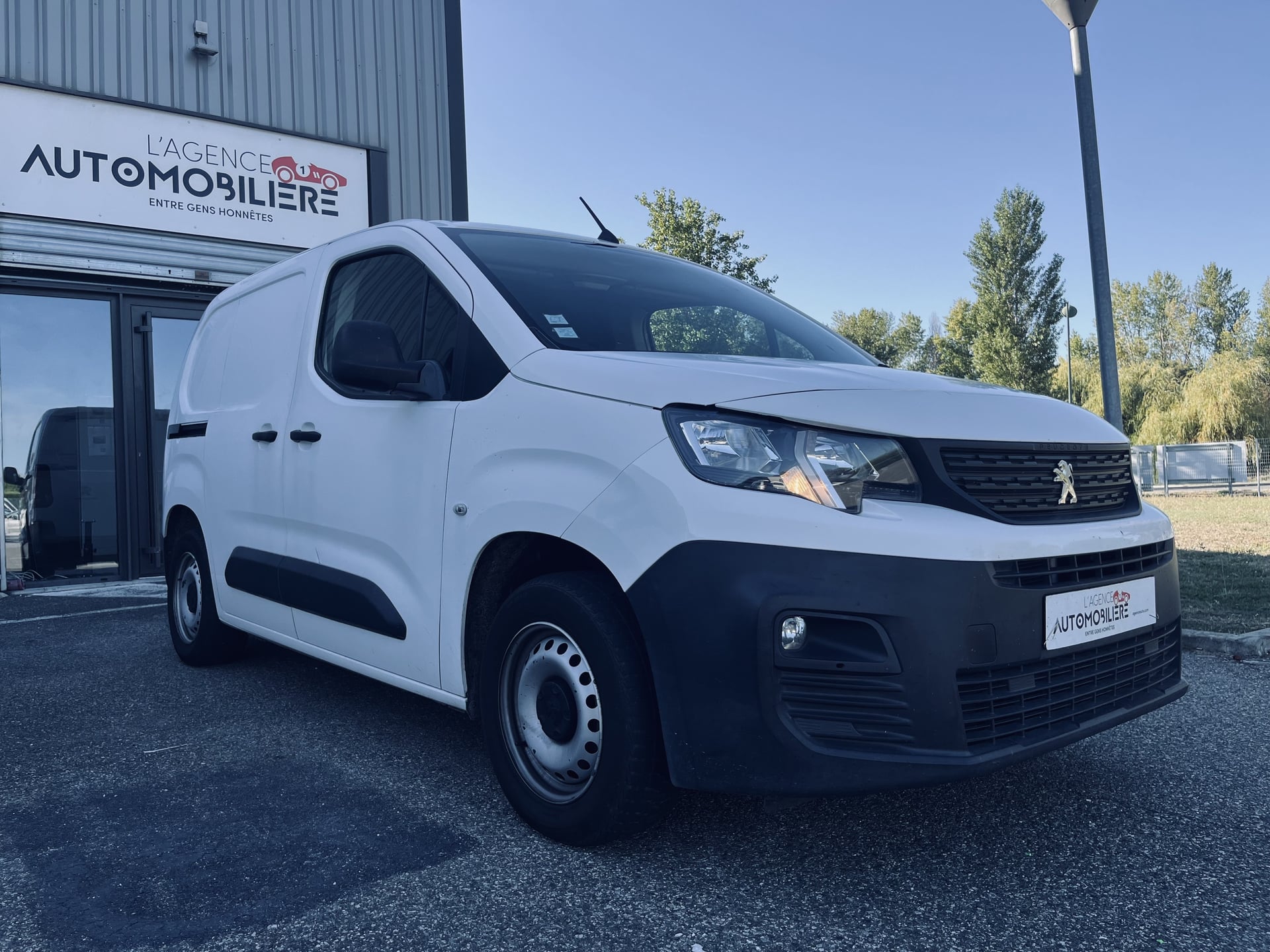Peugeot Partner 1.6 BlueHDI PREMIUM 100cv - 3places - 1000kgs - 1560cm3-  Historique Entretien