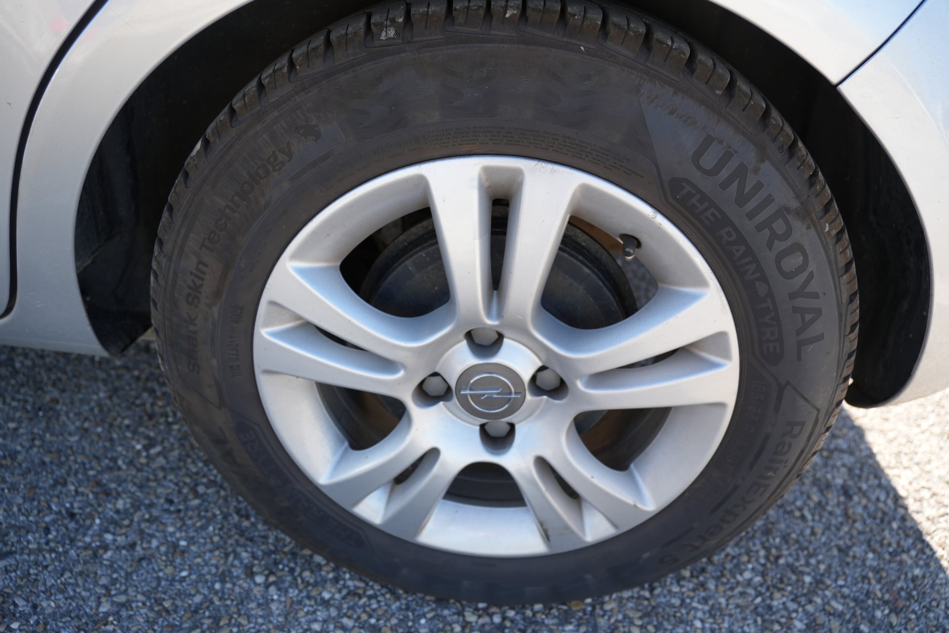 Opel Corsa IV (2) 1.4 TWINPORT 100 GRAPHITE 5P — 41