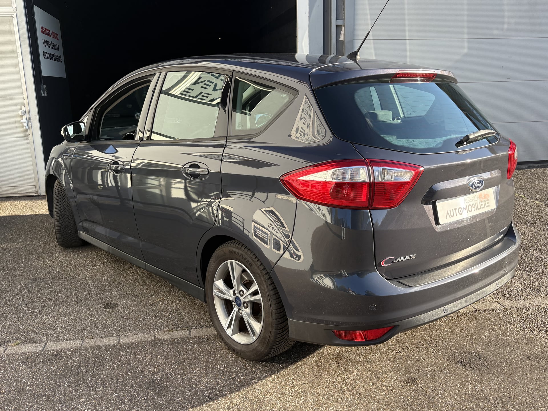 Ford C-Max 2.0 140 Titanium Powershift Sièges chauffants - Bluetooth - Radars de recul — 30