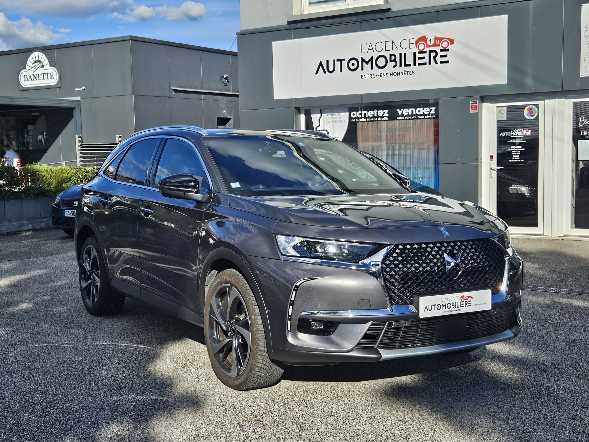 DS DS7 CROSSBACK 1.6 180 CV RIVOLI ( Sièges chauffants / Climatisés - Toit Ouvrant - Pare brise chauffant ...)