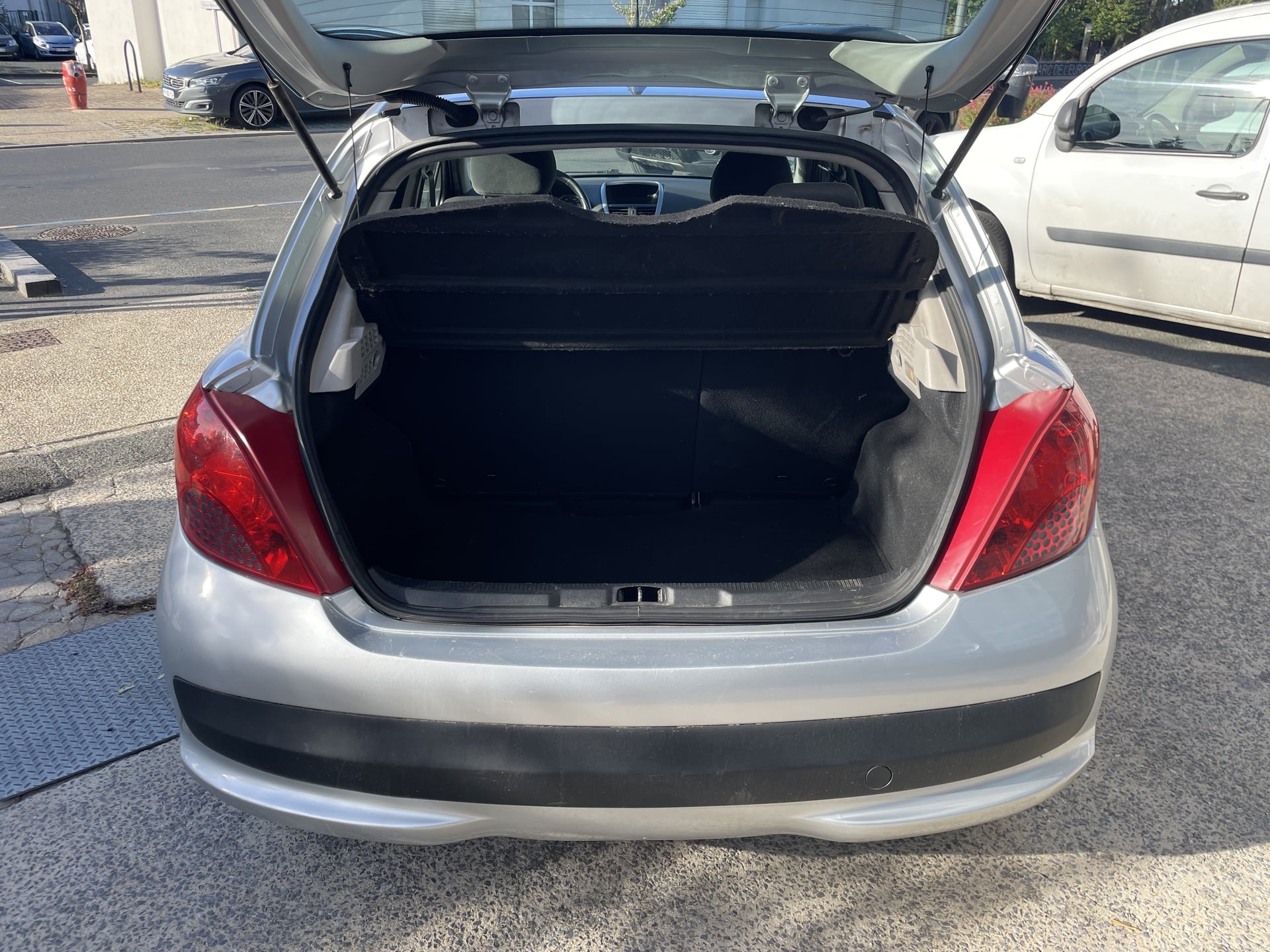 Peugeot 207 5 portes 1.4 HDi 70cv — 16