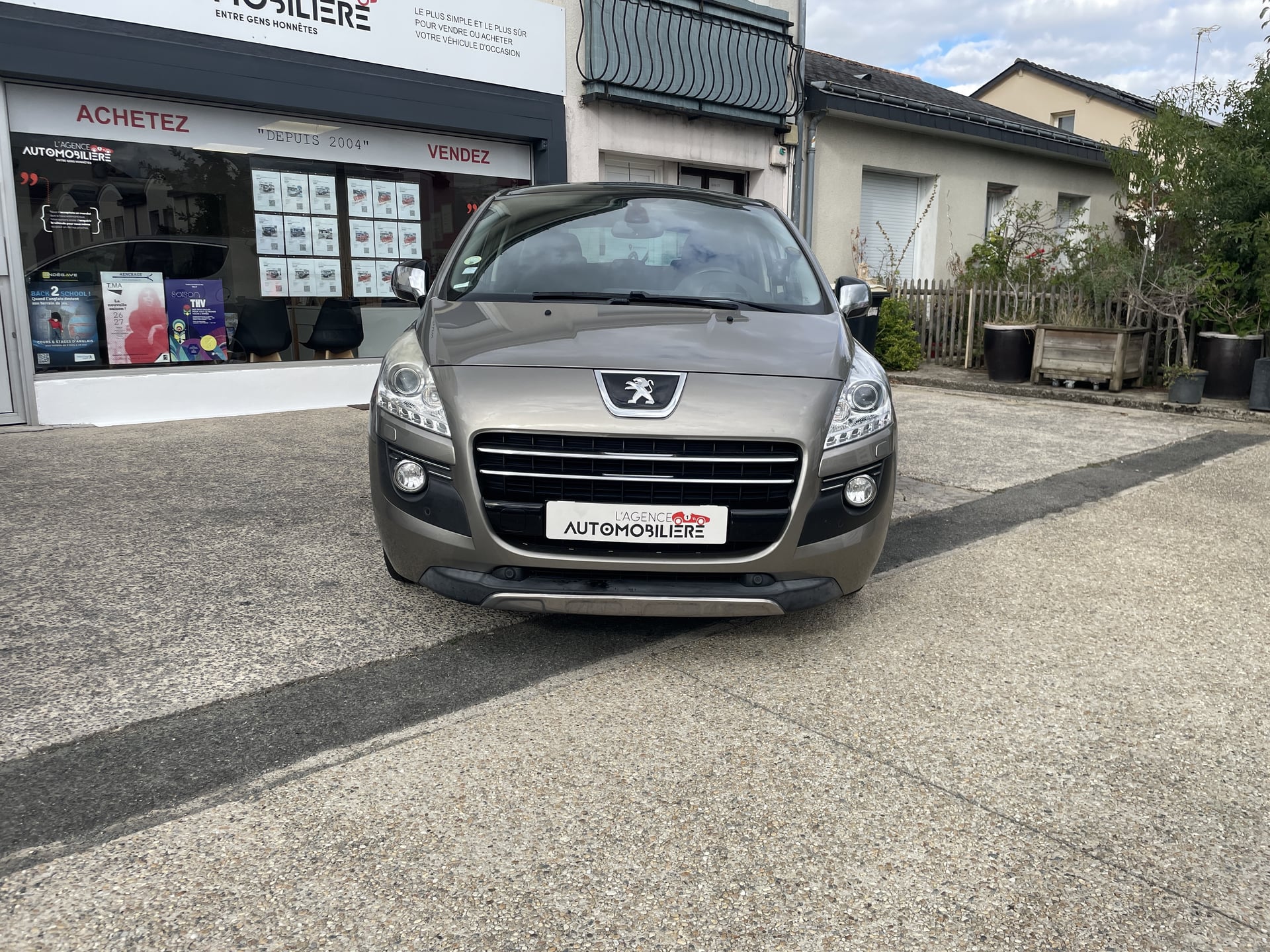 Peugeot 3008 HYbrid 4 2.0 HDi 163 cv - Boite Auto - Toit panoramique — 2