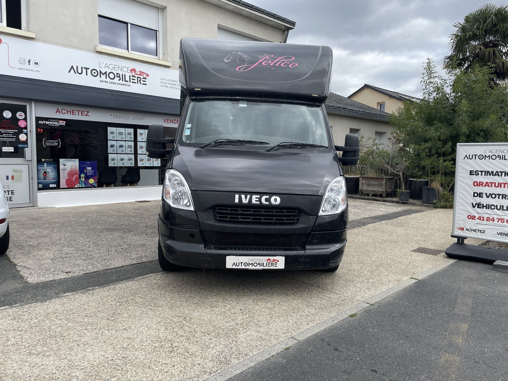 Iveco Daily V 2,3LD 126cv - Camion chevaux - Conduite à droite - Boite Auto — 2