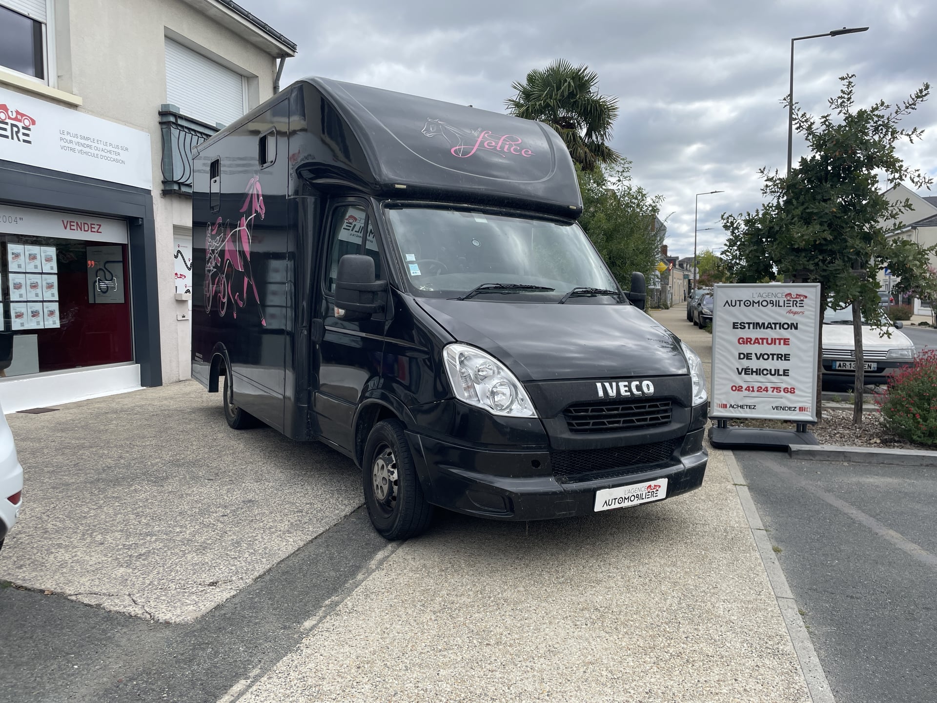 Iveco Daily V  2,3LD 126cv - Camion chevaux - Conduite à droite - Boite Auto