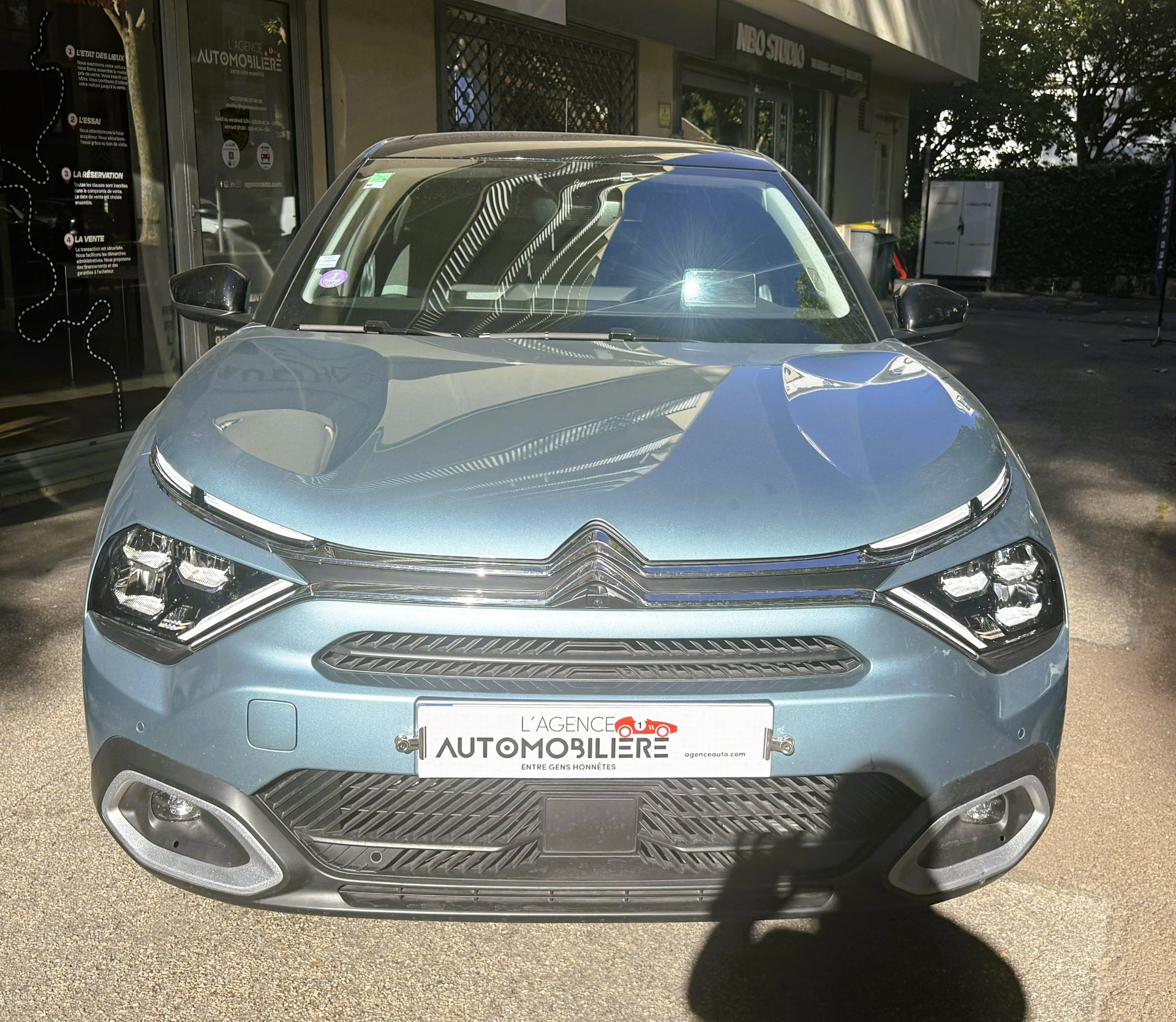 Citroen C4 1.2 PURETECH 130 S&S SHINE EAT8 1ERE MAIN — 2