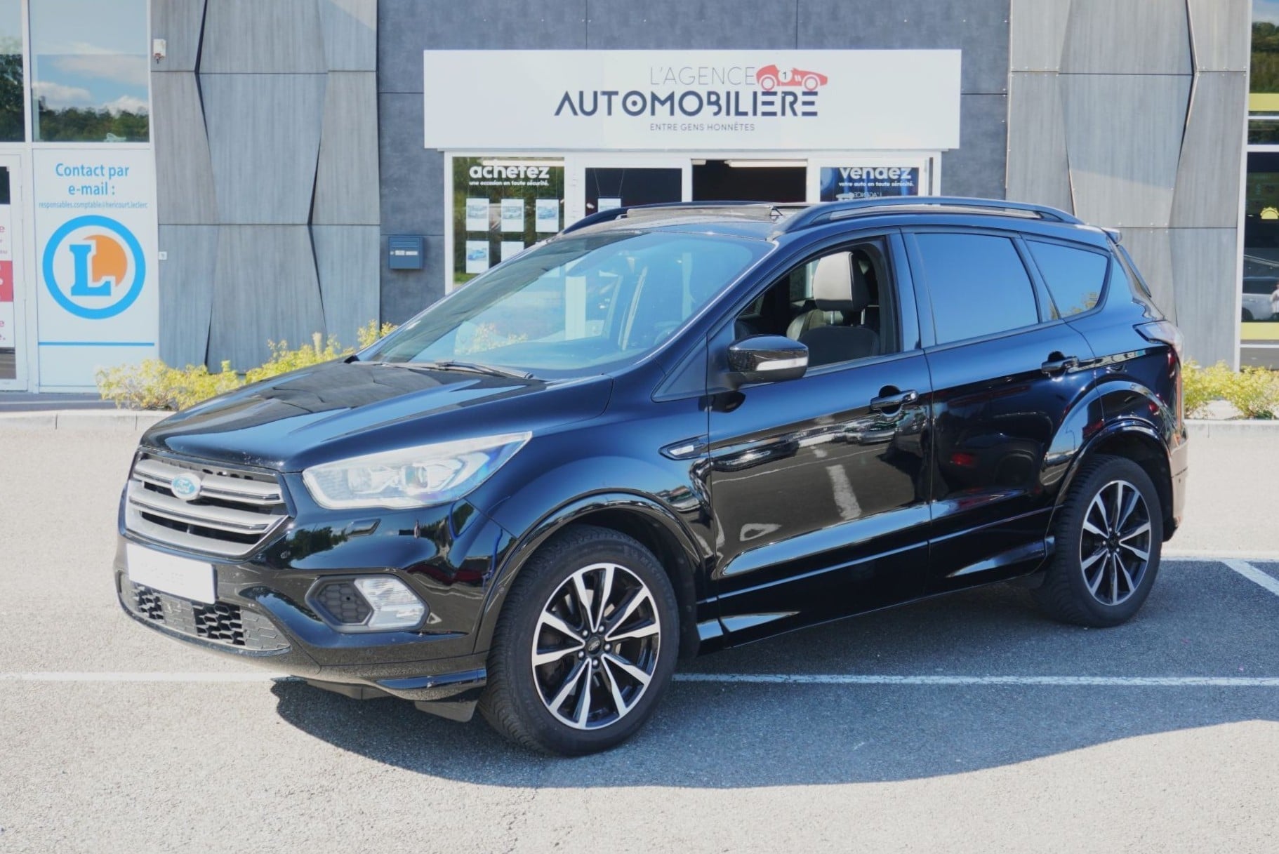 Ford Kuga 2.0 tdci 150 St line toit ouvrant et attelage