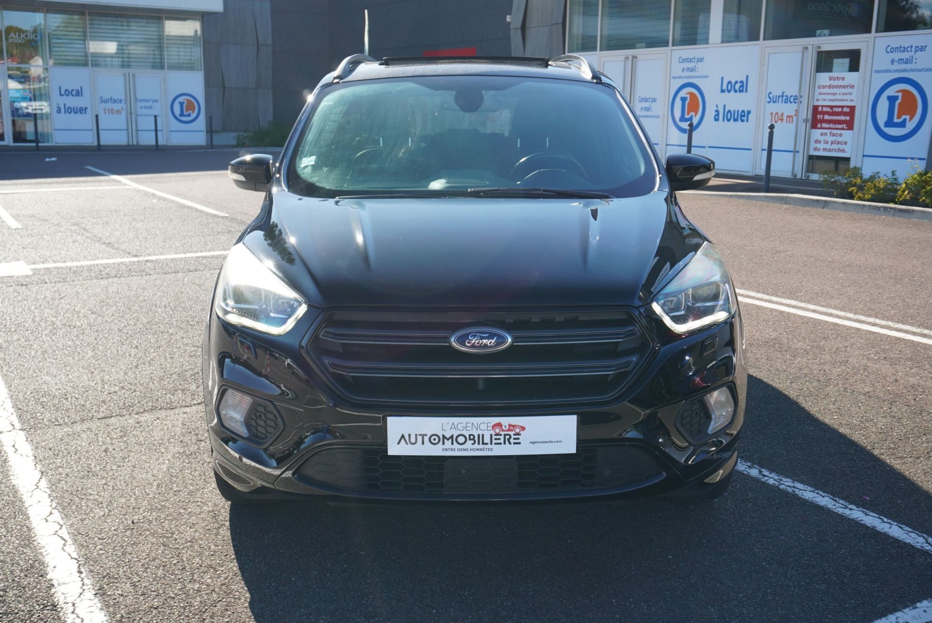 Ford Kuga 2.0 tdci 150 St line toit ouvrant et attelage — 2