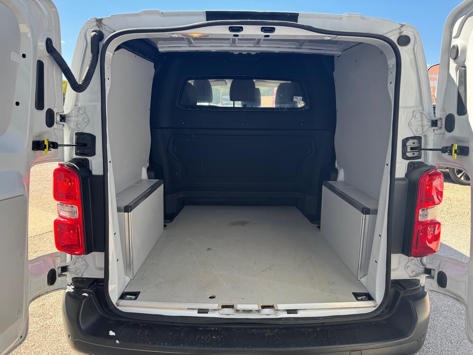 Opel Vivaro BLUE HDI 180CV EAT8 CA FIXE TAILLE M — 21