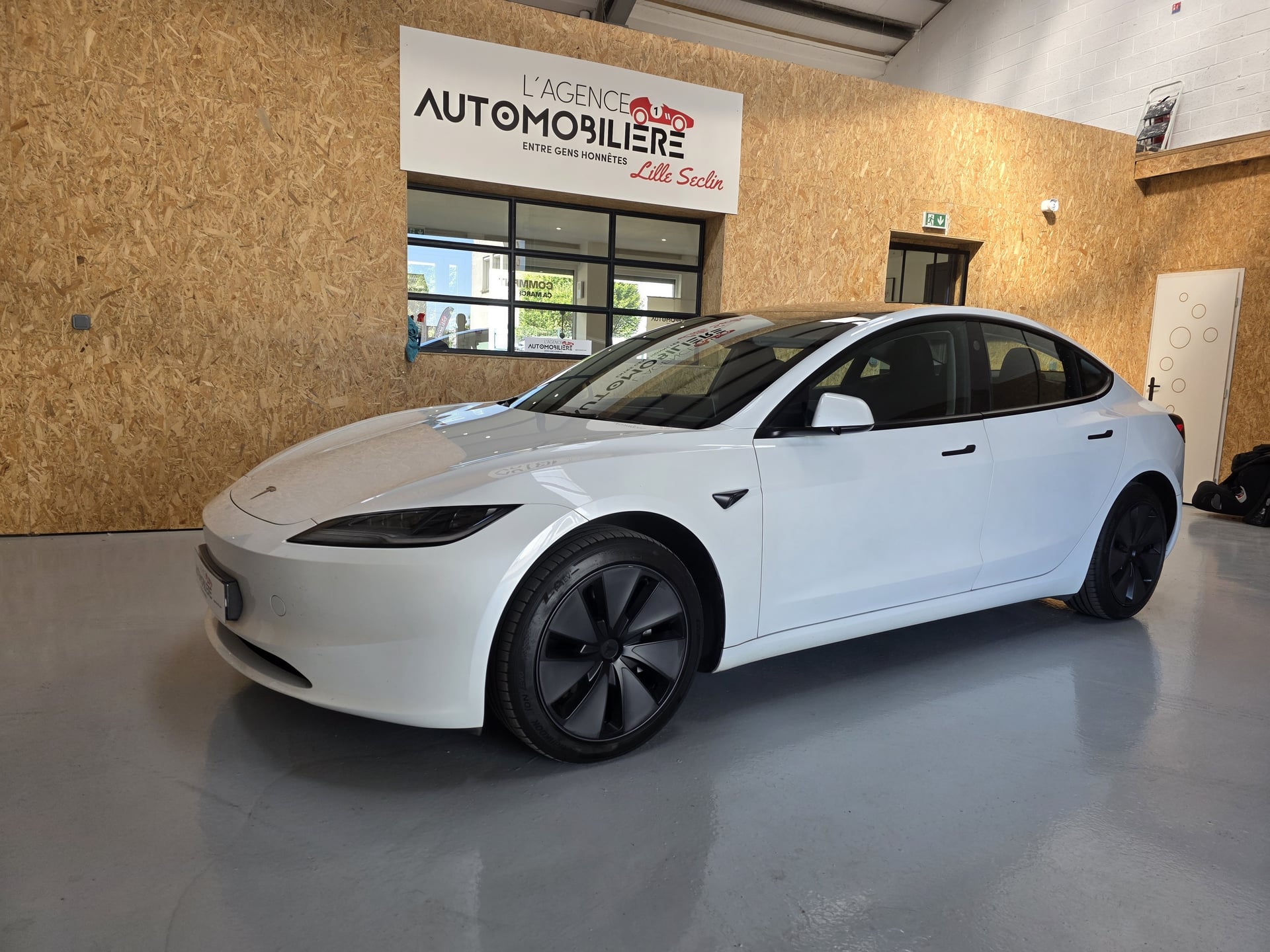 Tesla Model 3 STANDARD RWD 285 HIGHLAND PROPULSION 1ERE MAIN