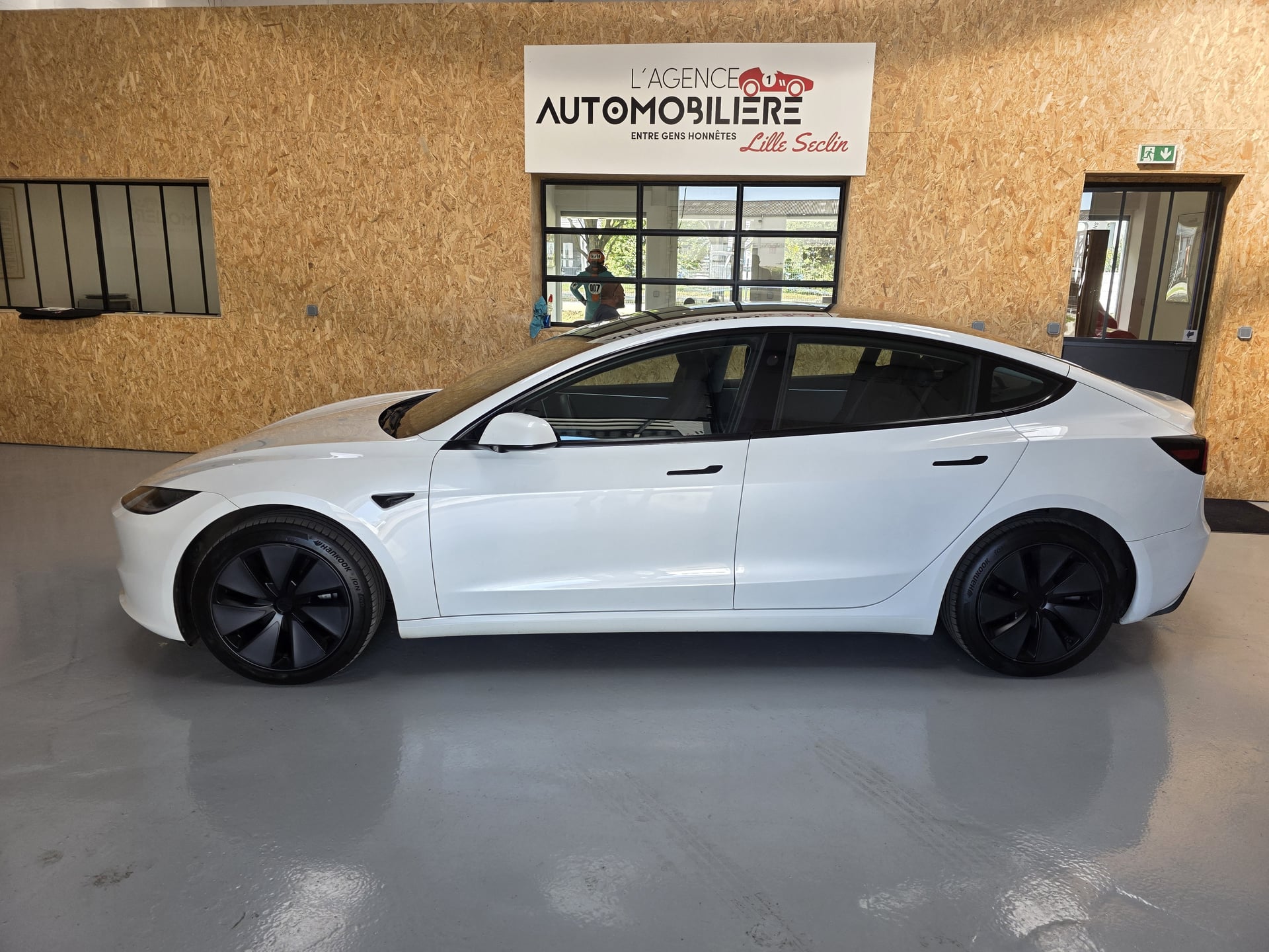 Tesla Model 3 STANDARD RWD 285 HIGHLAND PROPULSION 1ERE MAIN — 2