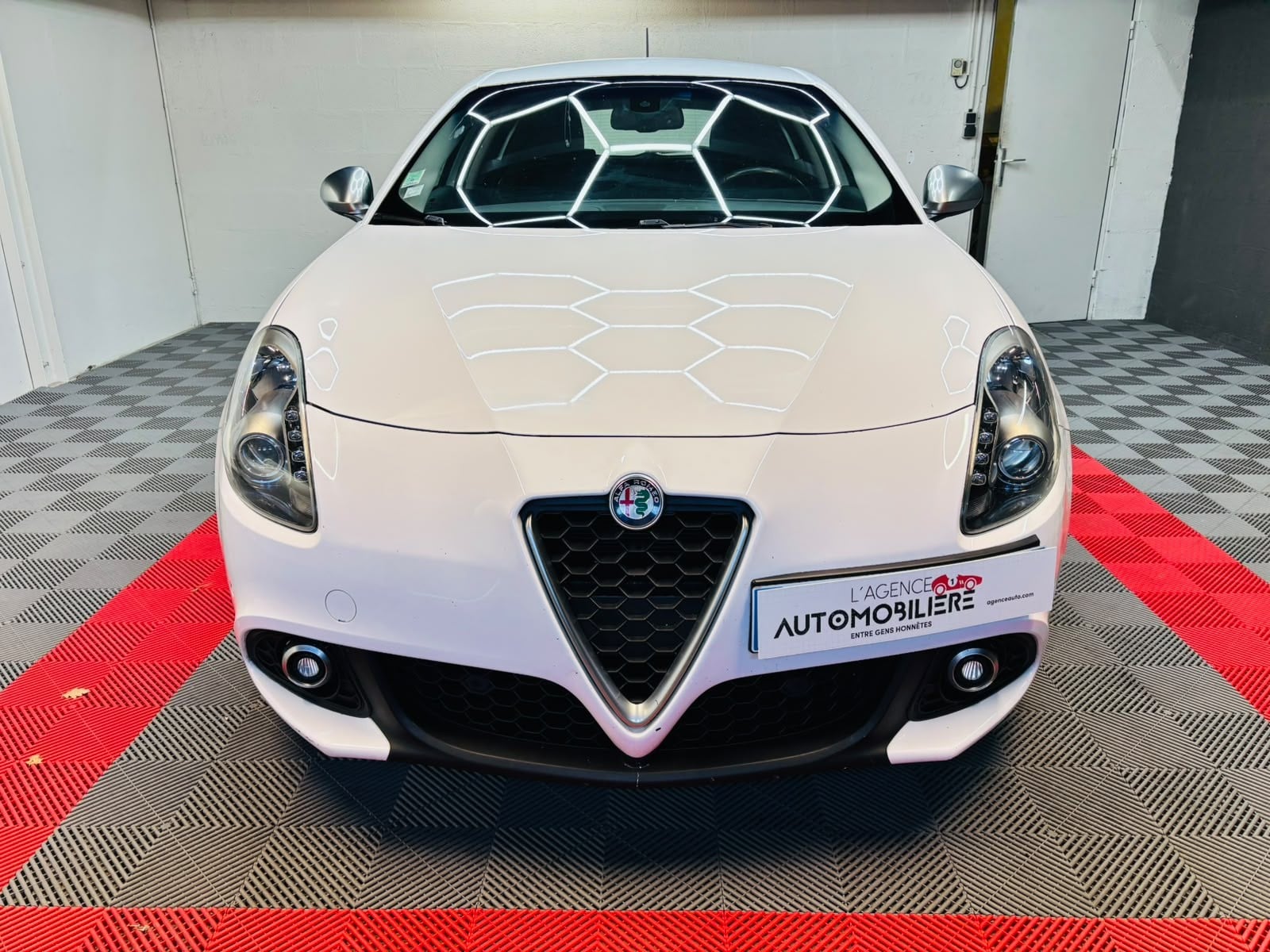 Alfa Romeo Giulietta 1.6 JTDM 120ch super- Garantie 12 mois - distribution effectuée - entretien a jour — 2