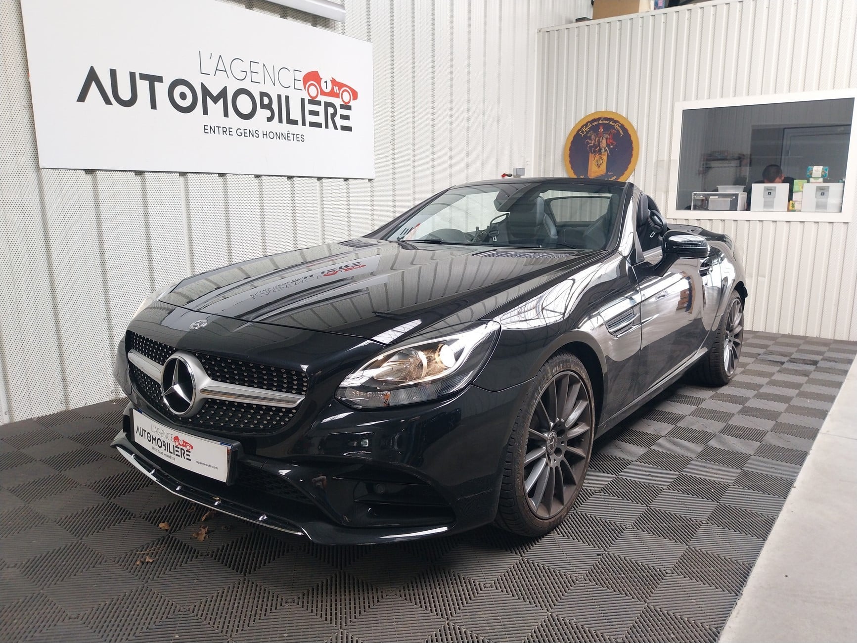 Mercedes-Benz SLC 300 245 SPORT LINE 9G-TRONIC BVA
