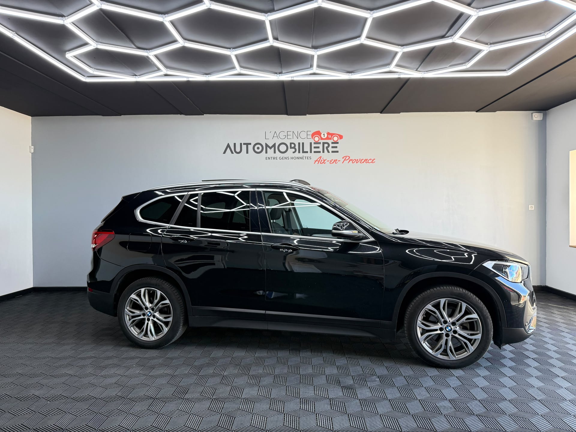 BMW X1 (F48) SDRIVE 18d 150 Ch BVA8 BUSINESS DESIGN - 1ère MAIN - SUIVI COMPLET BMW — 2