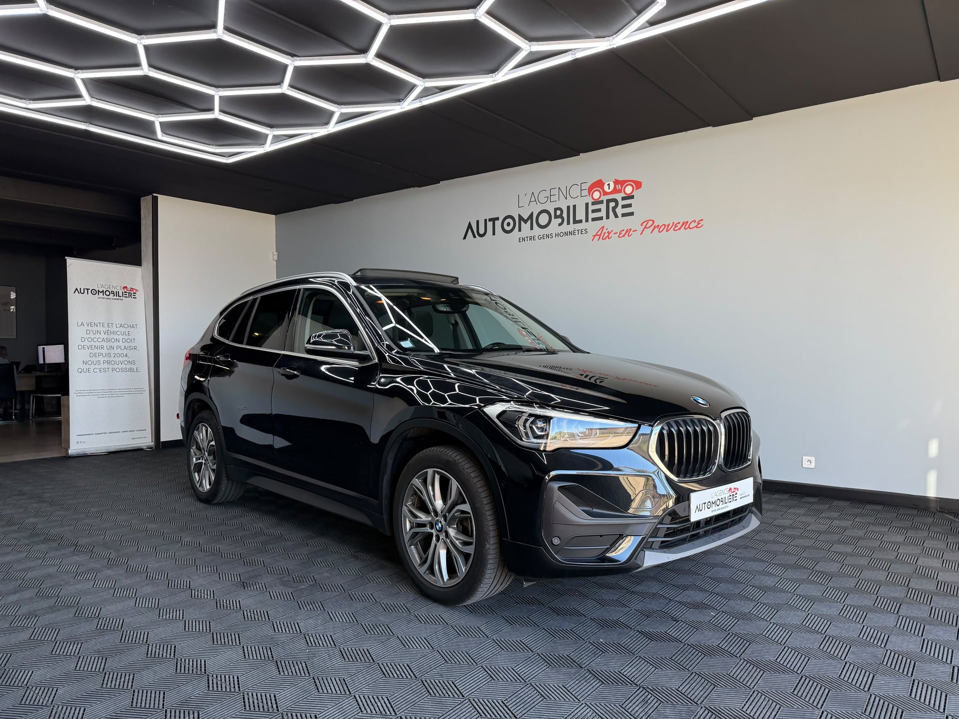 BMW X1 (F48) SDRIVE 18d 150 Ch BVA8 BUSINESS DESIGN - 1ère MAIN - SUIVI COMPLET BMW
