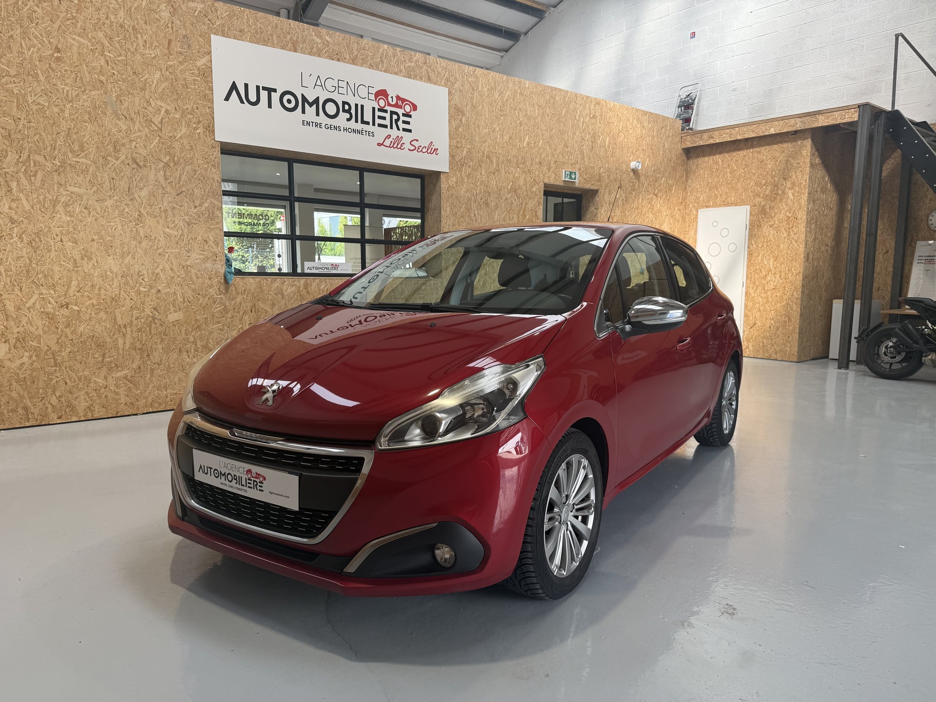 Peugeot 208 1.2 PURETECH  110CH ALLURE