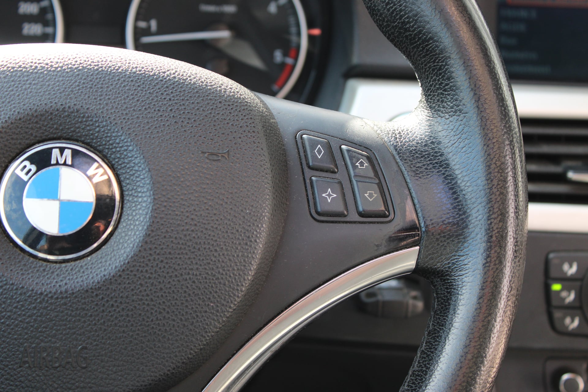 BMW Série 3 COUPE 320D 177CH CONFORT STEPTRONIC ( Toit ouvrant, Radar de recul ... ) — 27
