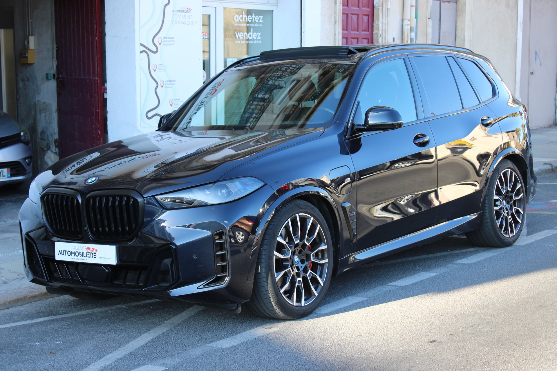 BMW X5 xDRIVE 50e 489Ch BMA8 M SPORT ( Toit ouvrant panoramique, Sièges électriques ... )
