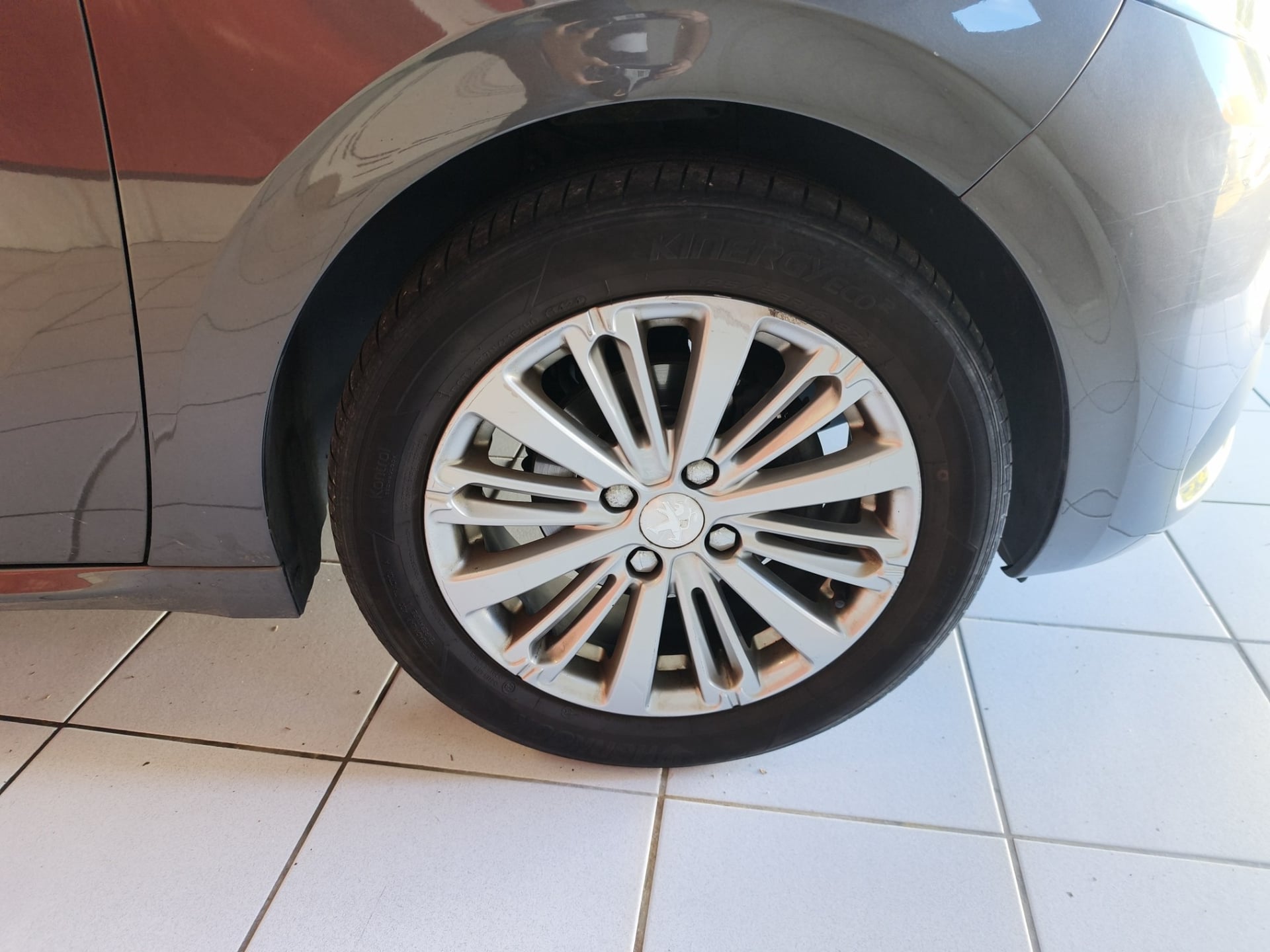 Peugeot 208 PEUGEOT 208 1.2L VTI SIGNATURE DISTRIBUTION FAITE — 15