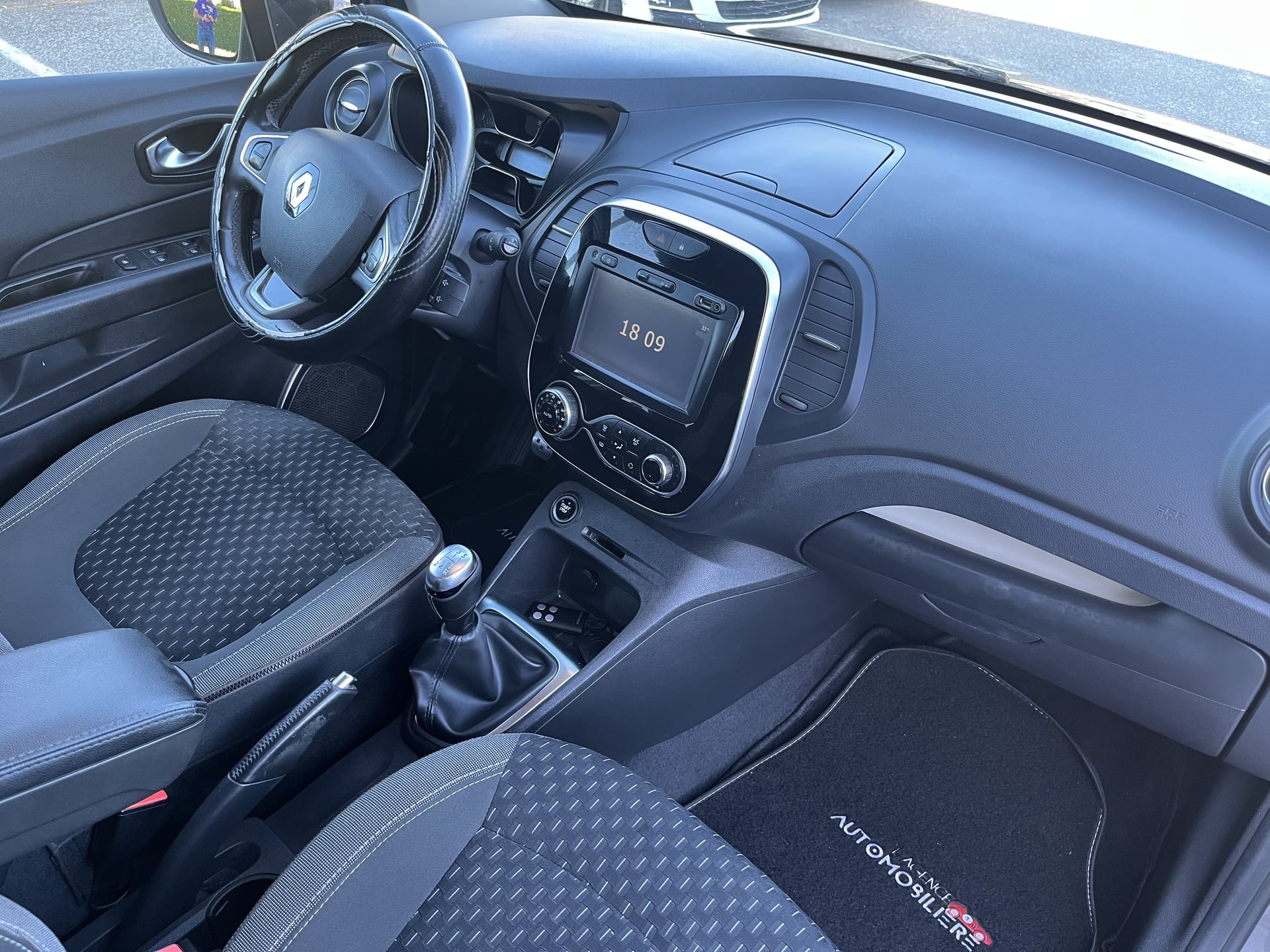 Renault Captur 1.5 DCI 90cv INTENS DITRIBUTION A JOUR — 22