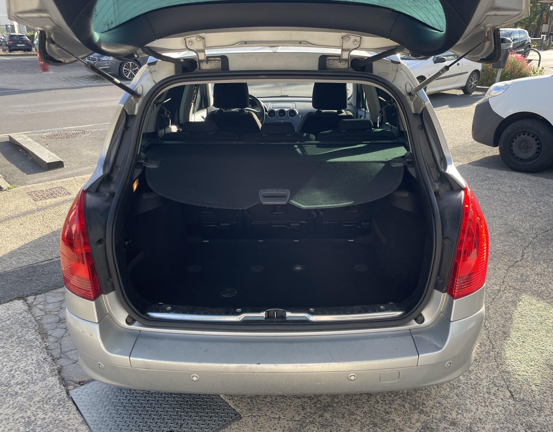 Peugeot 308 SW 1.6 HDi 92 cv Family - Toit Pano — 16
