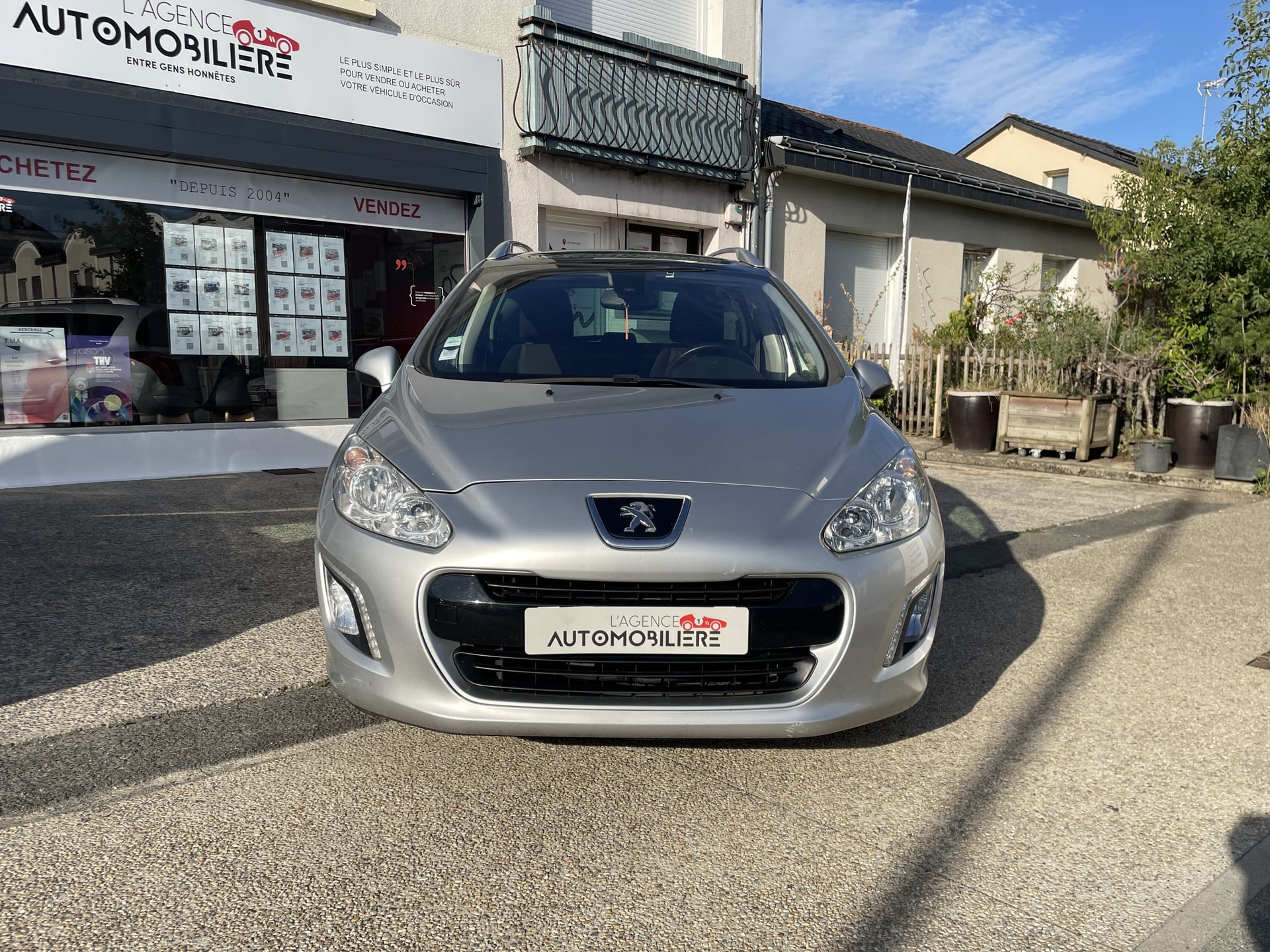 Peugeot 308 SW 1.6 HDi 92 cv Family - Toit Pano — 2