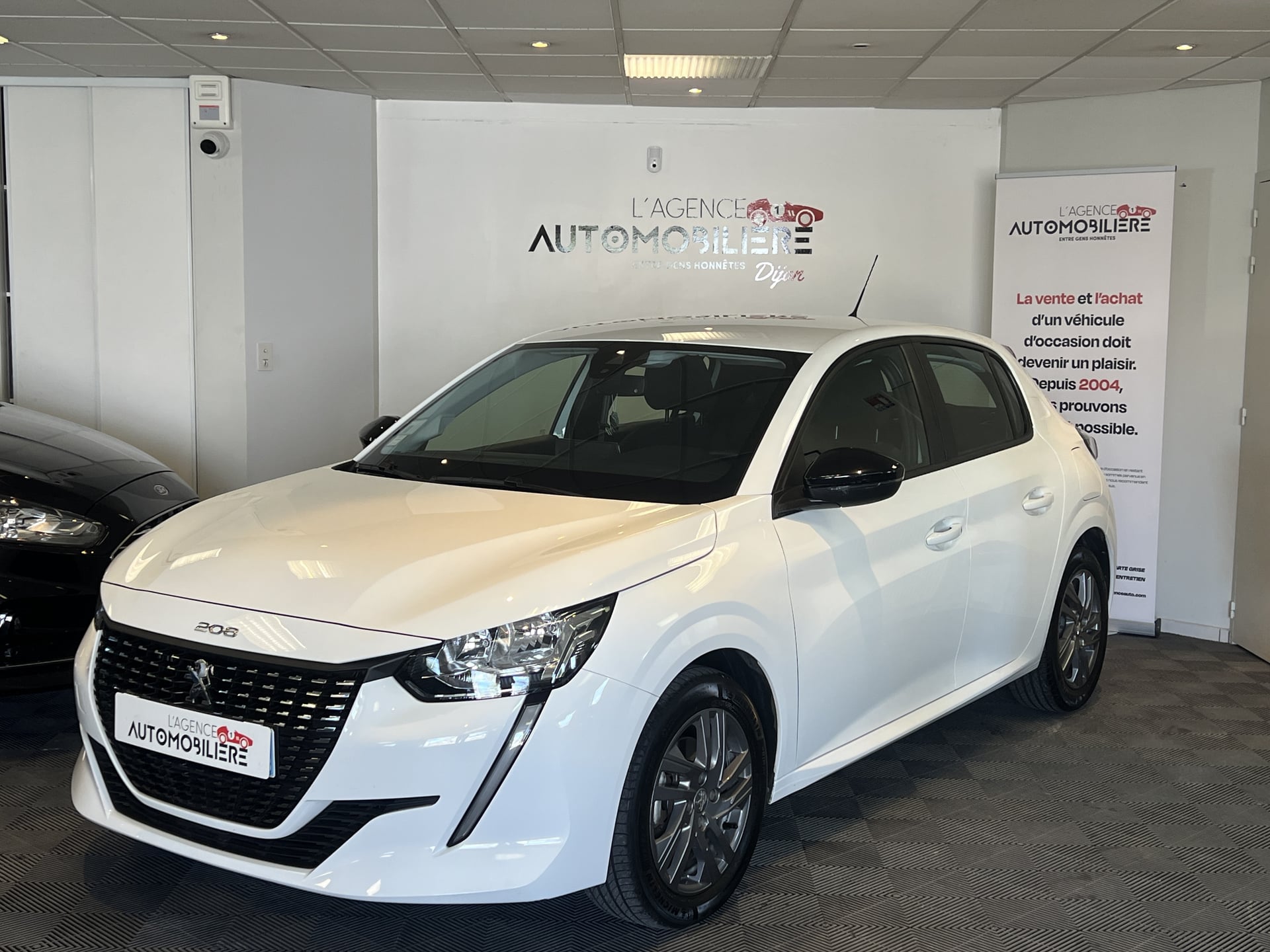 Peugeot 208 1.2 PureTech 100CV Active Pack - 1ère main CT Vierge Révisée - CarPlay - Radar AR