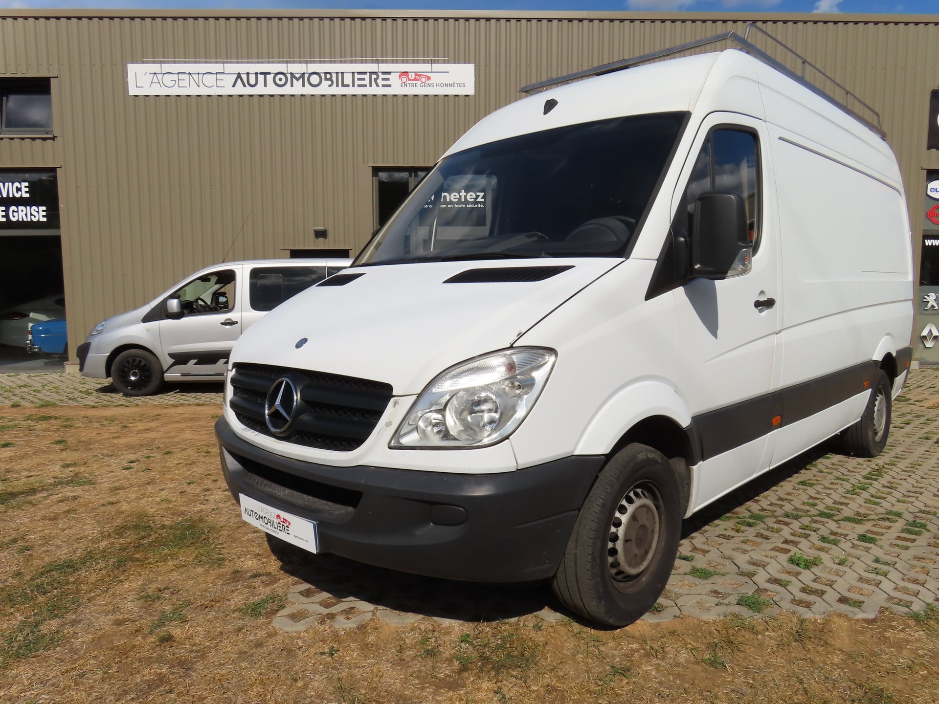 Mercedes-Benz Sprinter 313 CDI 2.2 D 16V Fourgon moyen tôlé 129Cv