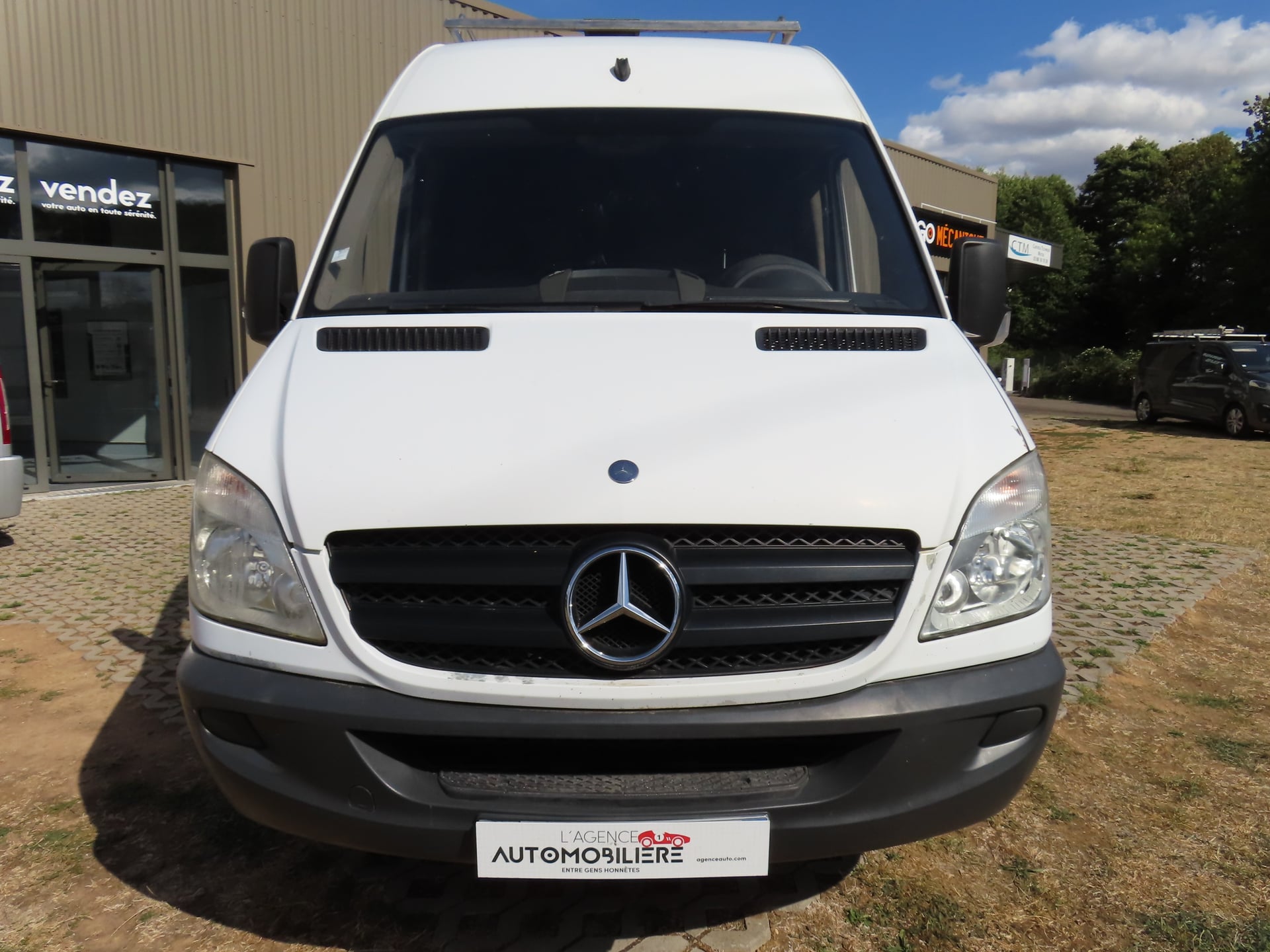 Mercedes-Benz Sprinter 313 CDI 2.2 D 16V Fourgon moyen tôlé 129Cv — 2
