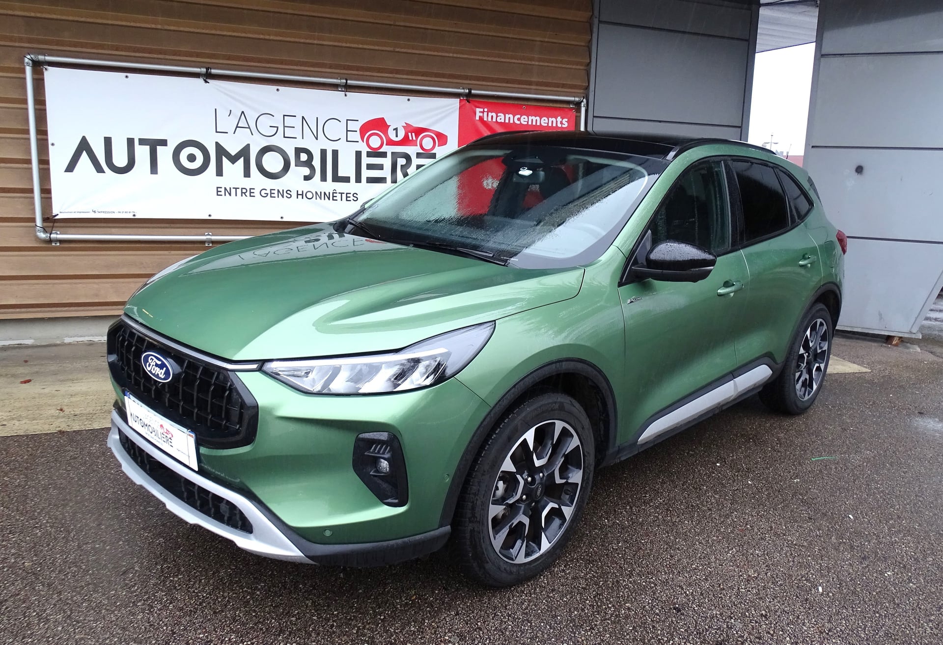 Ford Kuga 2.5 L FLEXIFUEL HYBRID TOIT PANORAMIQUE — 2