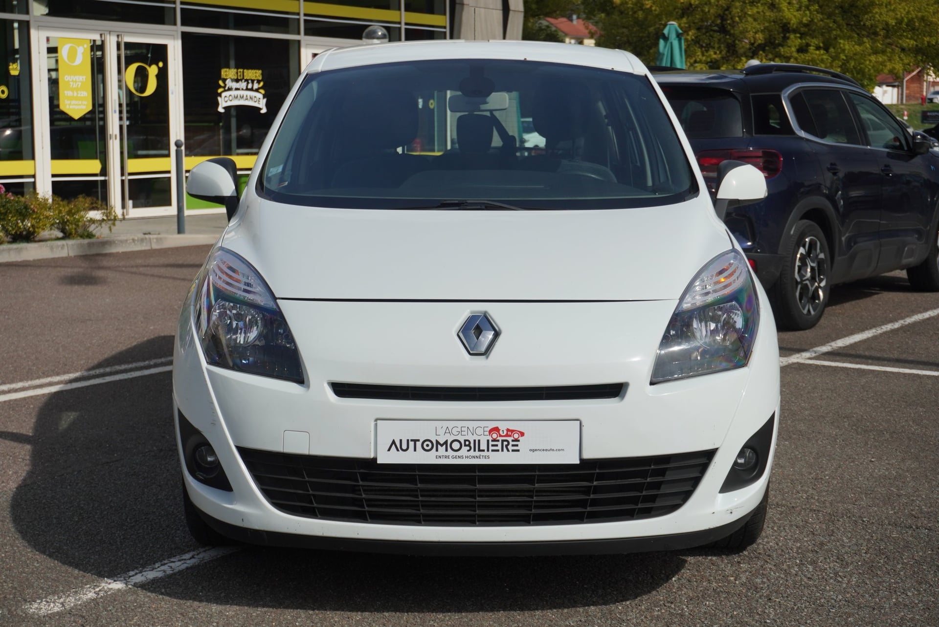 Renault Grand Scenic 1.9 DCi 130 ch Carminat TomTom — 2