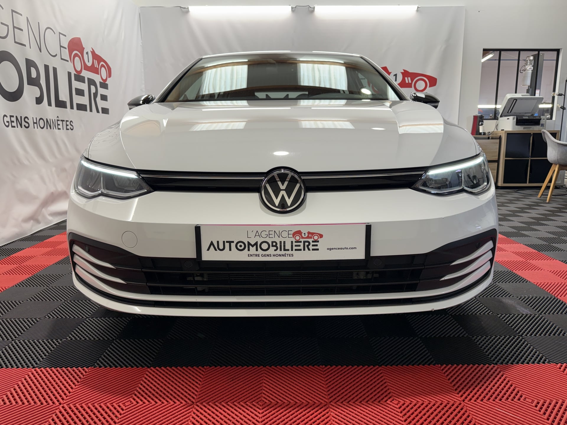 Volkswagen Golf VIII 2.0 TDI SCR 116 LIFE DSG7 — 2