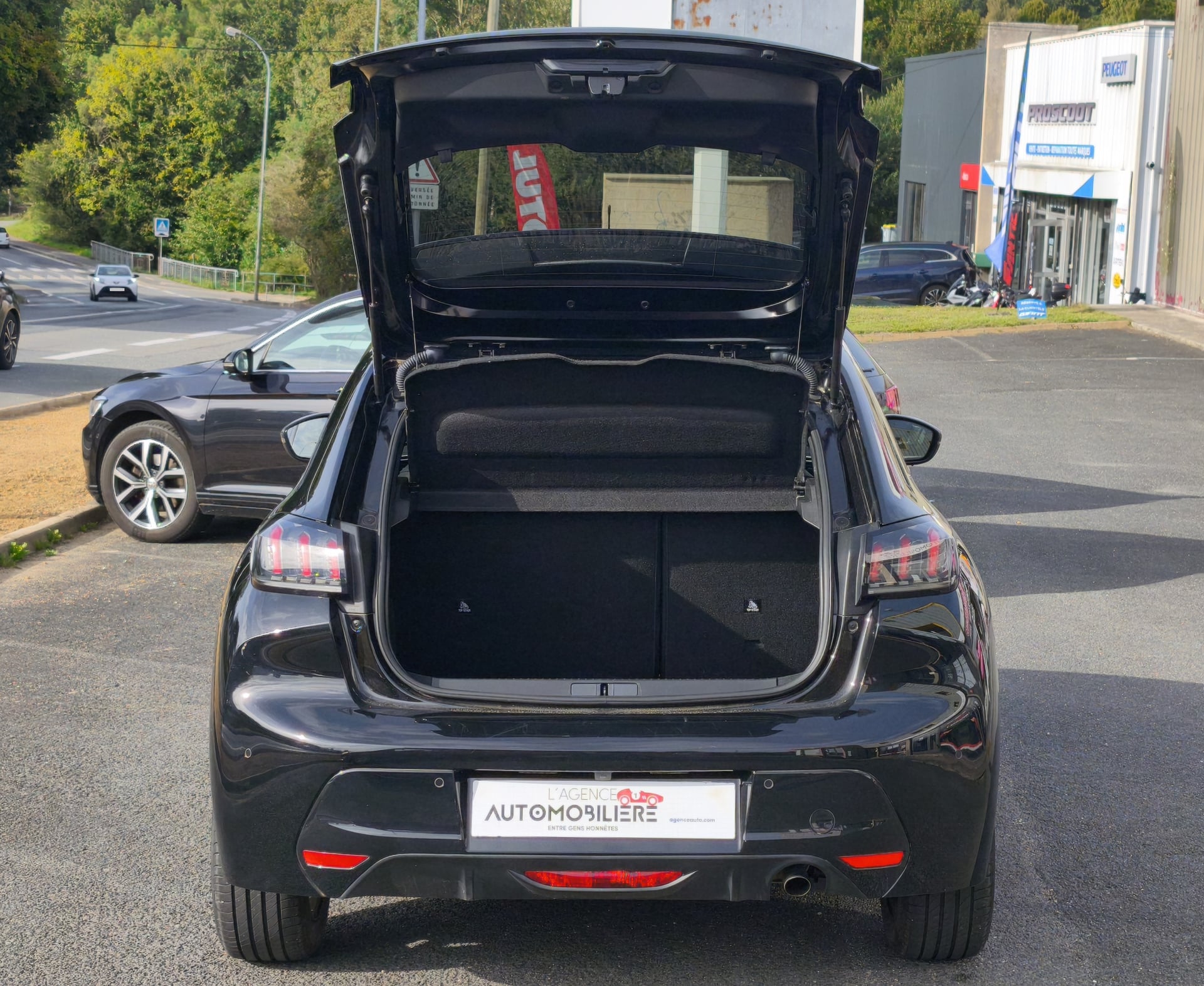 Peugeot 208 1.2 PureTech 100 ch ALLURE — 30