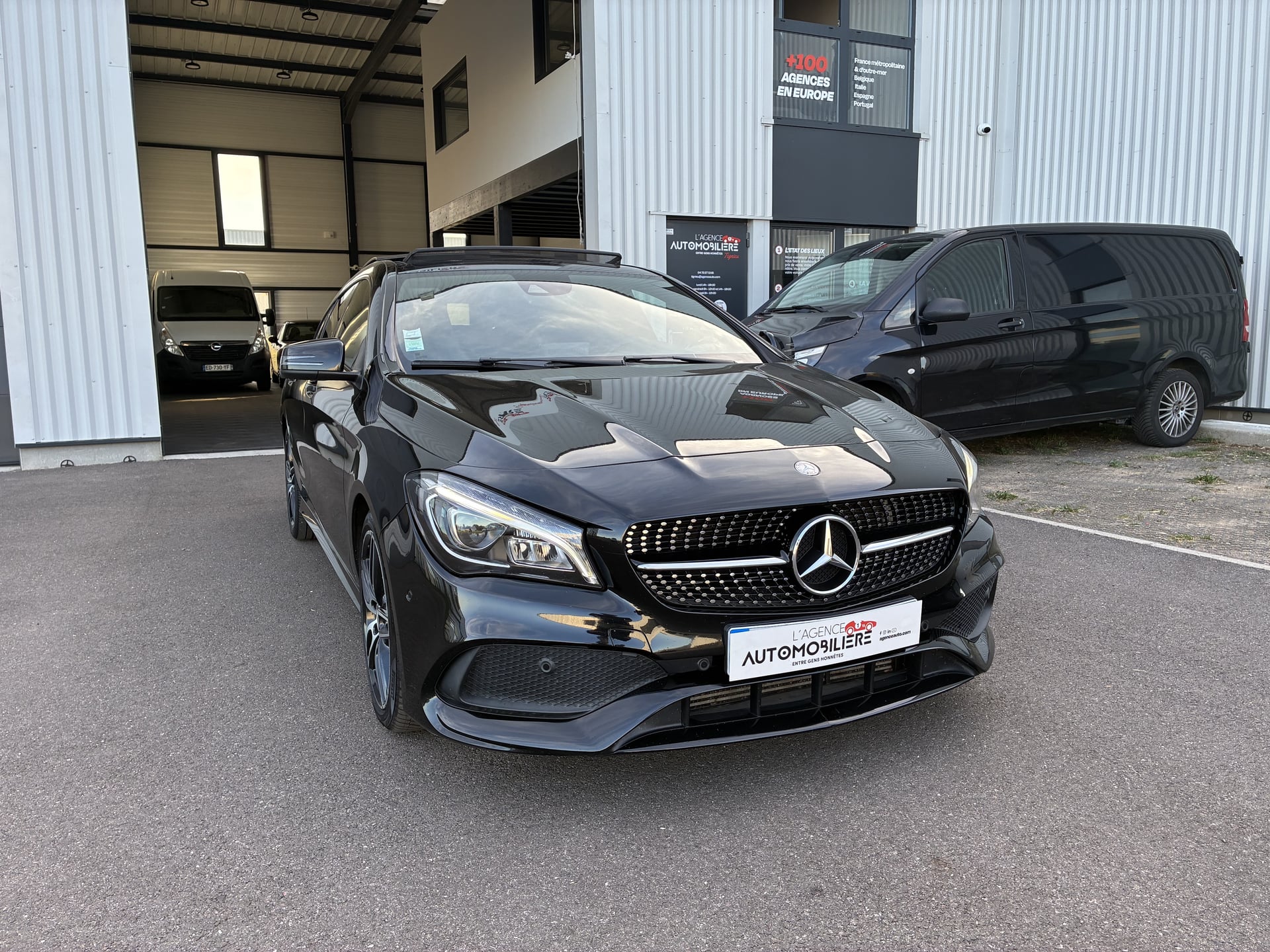 Mercedes-Benz Classe CLA Shooting Brake 180d 110ch Fascination Pack AMG 7G-DCT-Toit Ouvrant Panoramique