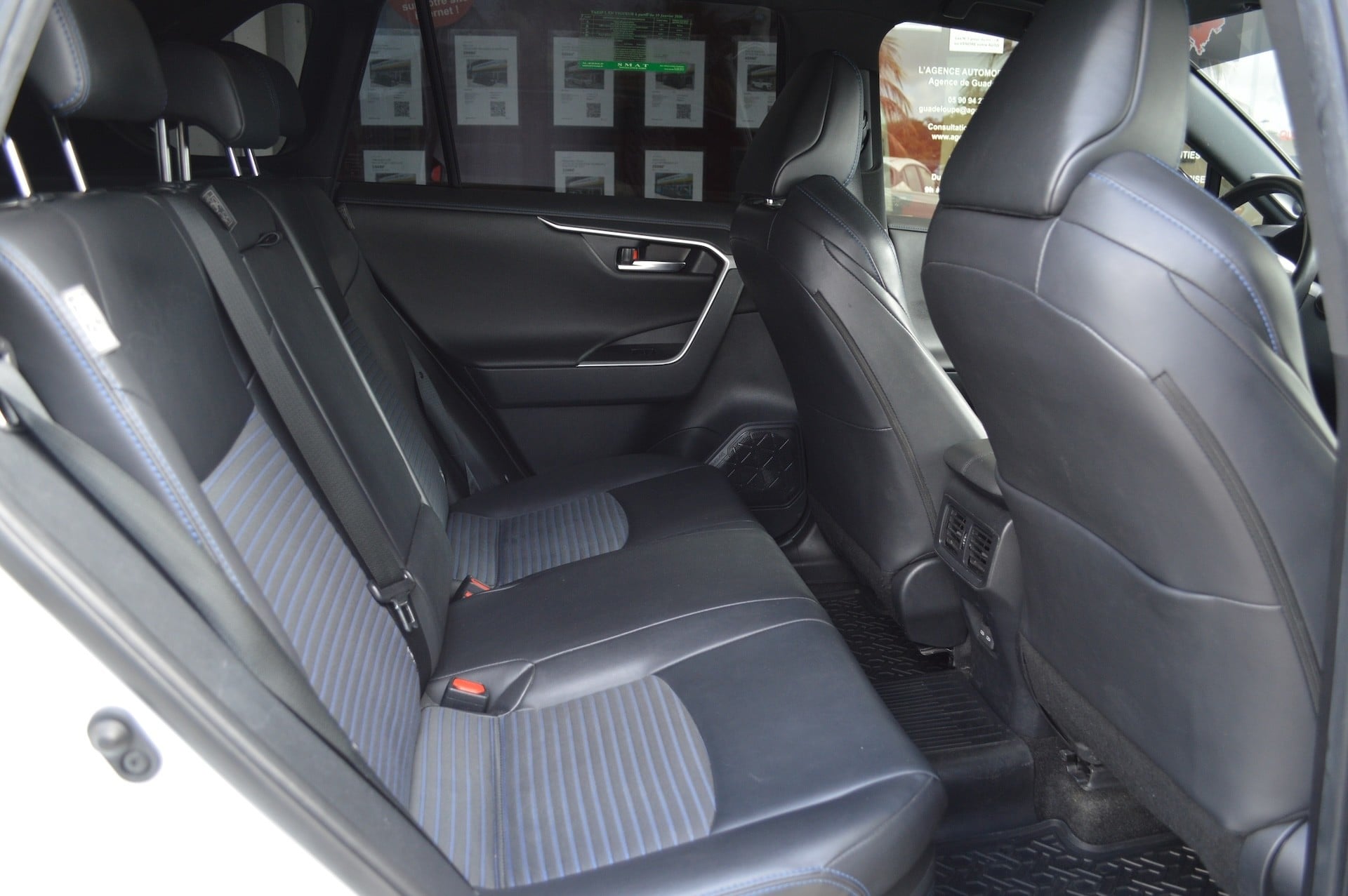 Toyota RAV4 2.5 Hybride 218ch Lounge 2WD — 17