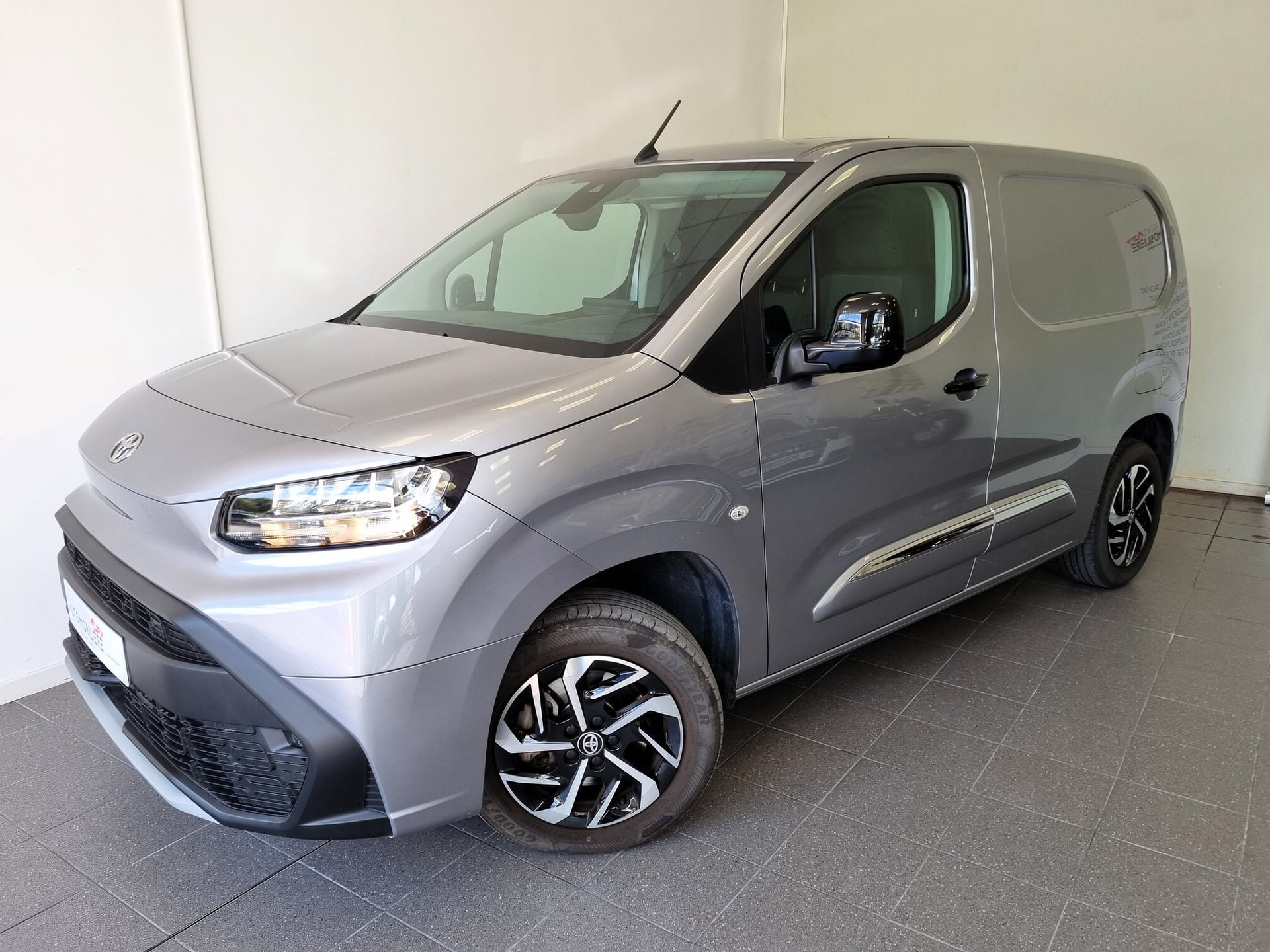 Toyota PROACE CITY MEDIUM 130 D-4D Start MC24 - 3PLACES - PACK LOOK - RARE 130 CV