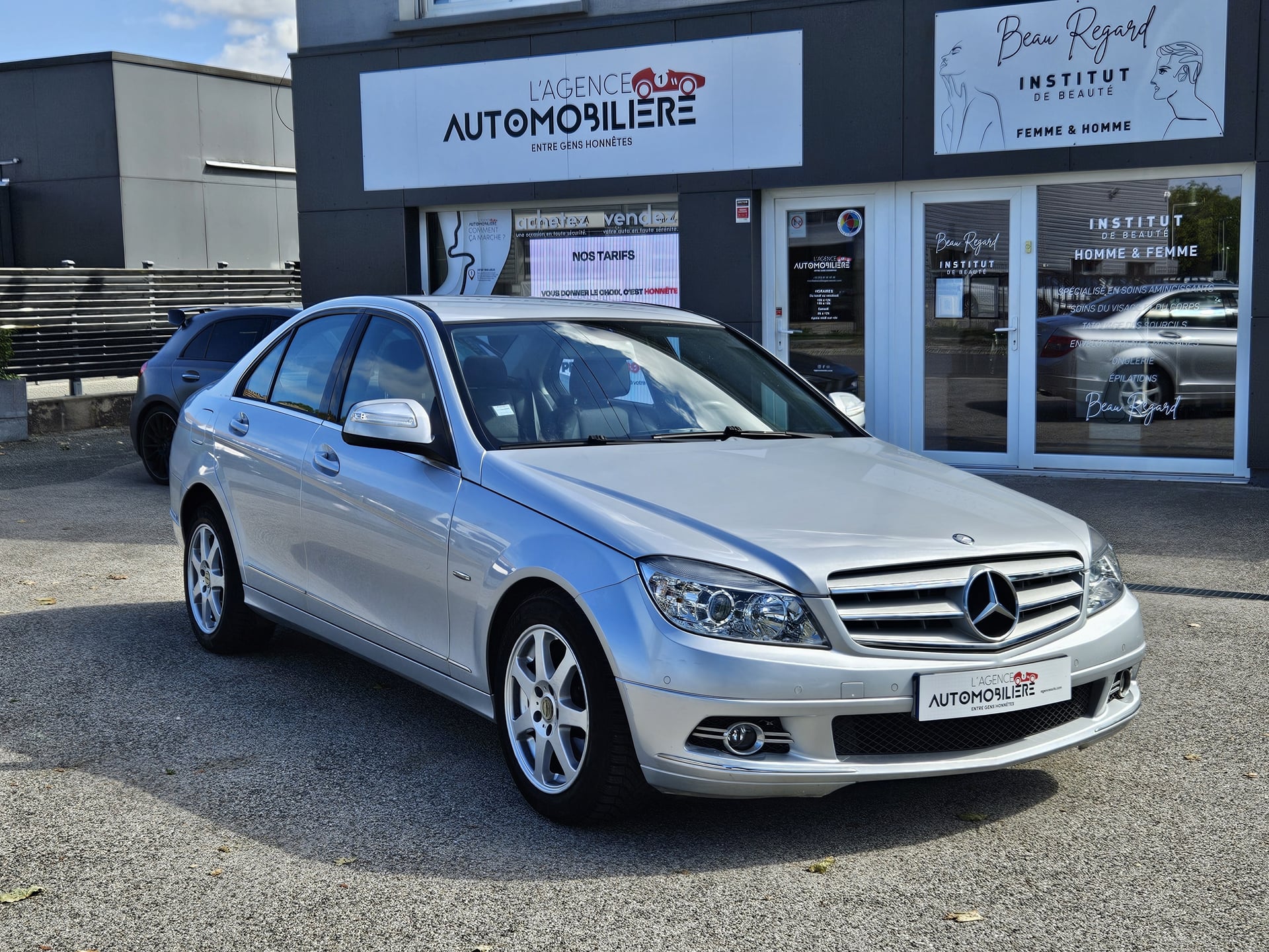 Mercedes-Benz Classe C (W204) 200 CDI 2.2 16V 136 CH ( Radar Avant / Arrière - Bluetooth)