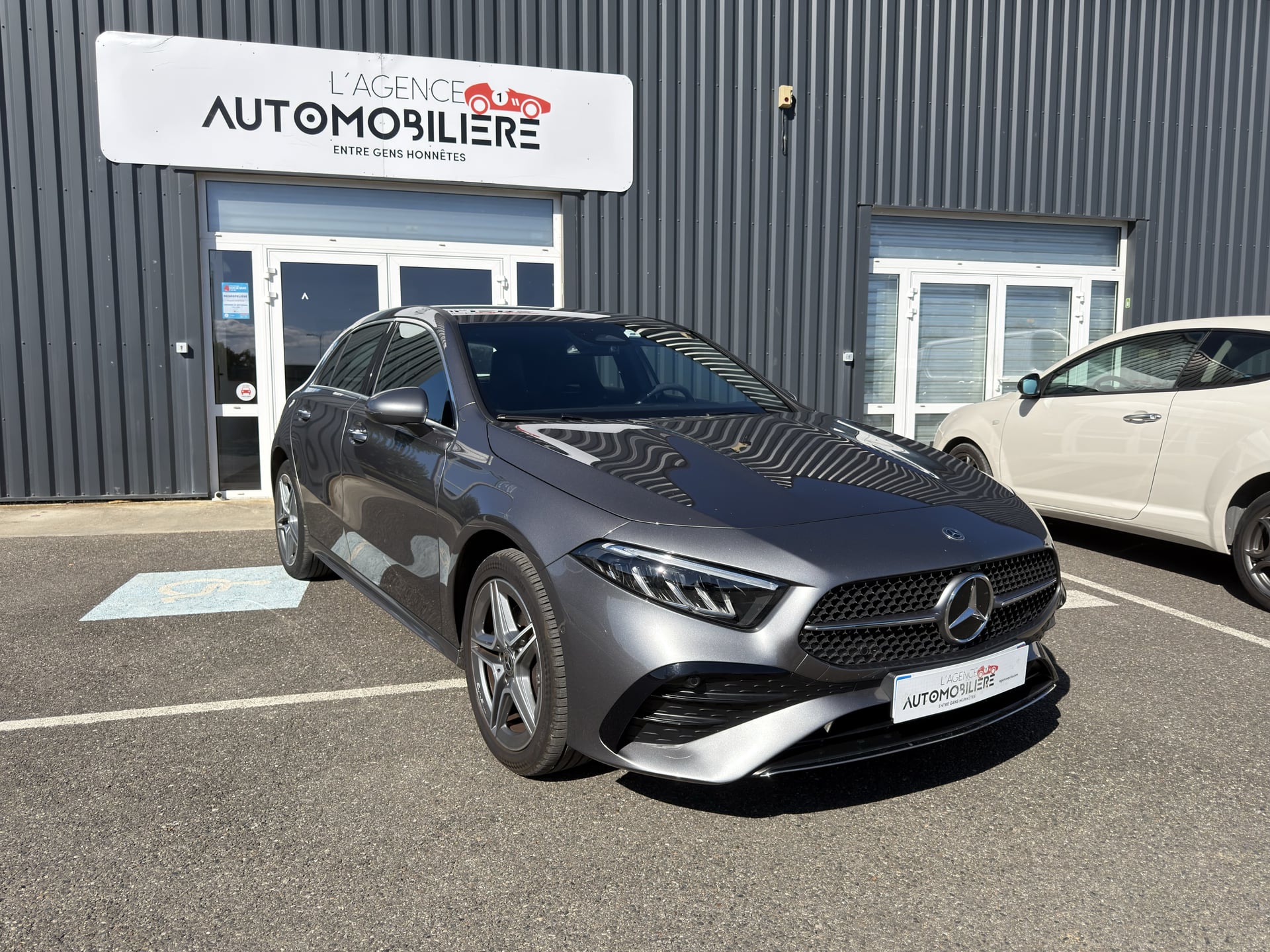 Mercedes-Benz Classe A 250E 1,3L 163+109CH AMG LINE - FAIBLE KILOMÉTRAGE