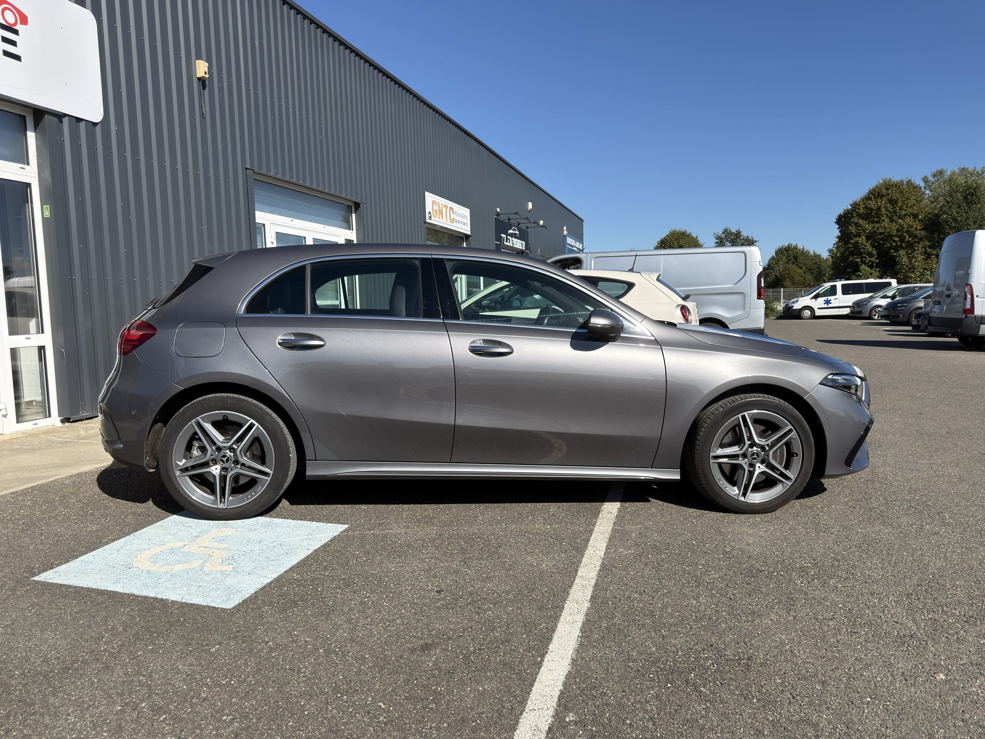 Mercedes-Benz Classe A 250E 1,3L 163+109CH AMG LINE - FAIBLE KILOMÉTRAGE — 2