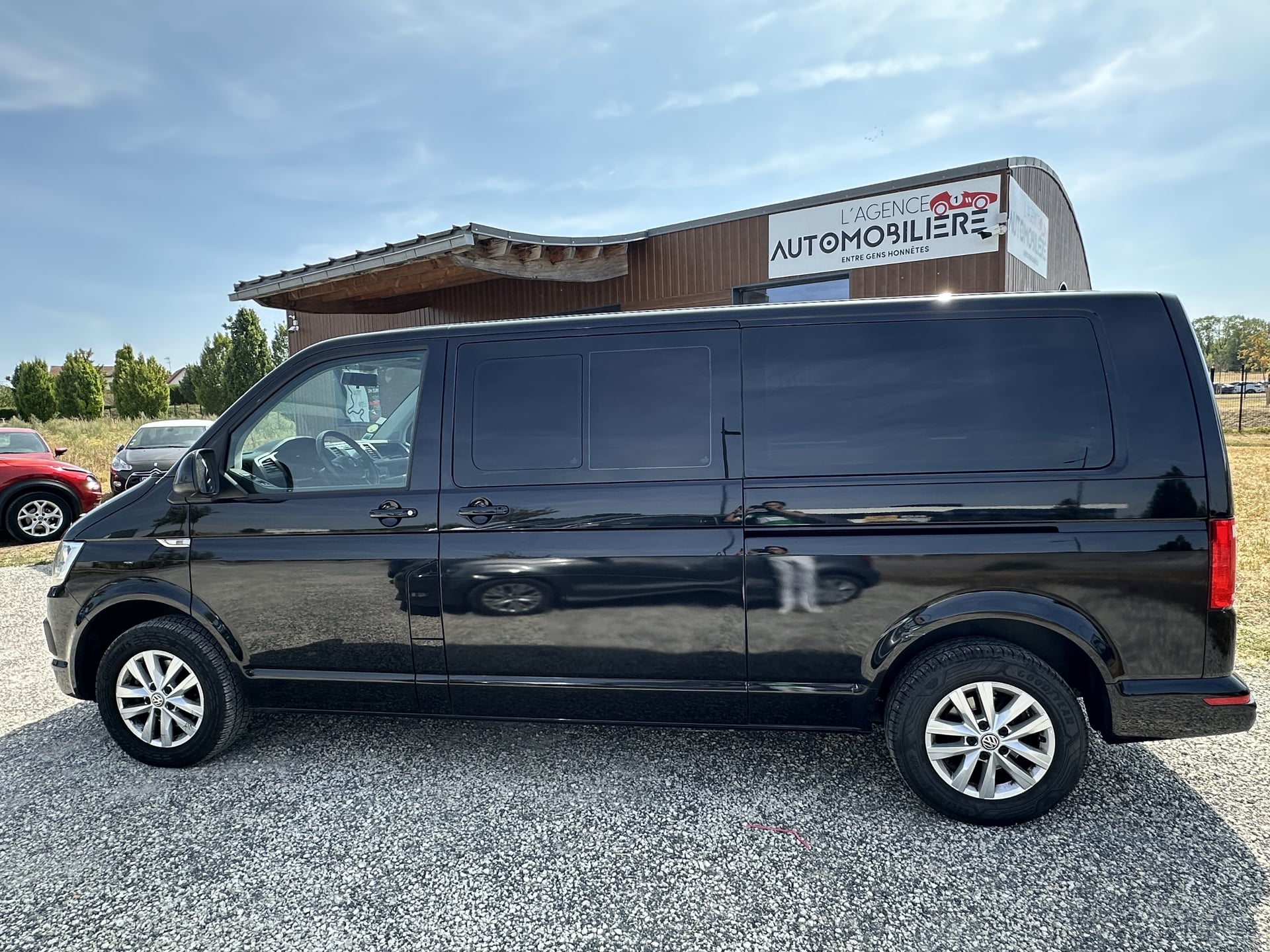 Volkswagen Caravelle T6 1ÈRE MAIN CARAVELLE L2 2.0 TDI CONFORTLINE LONG DSG7 150 CH BOITE AUTO ENTRETIEN RÉSEAU VOLKSWAGEN CAMÉRA DE RECUL — 2