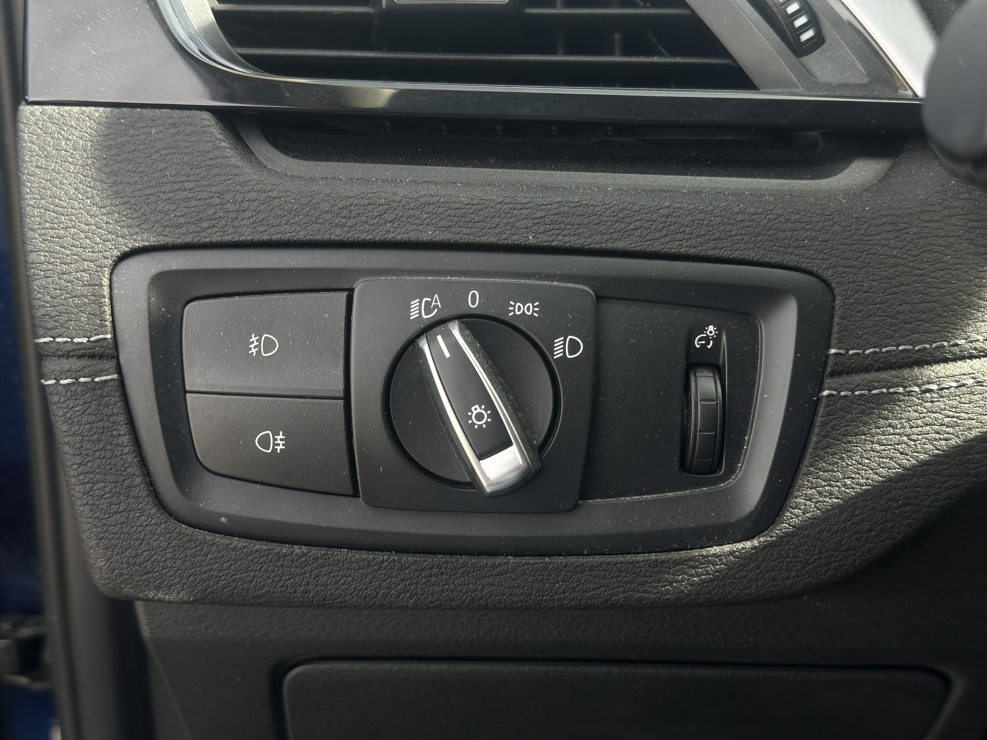 BMW X2 (F39) 18d sDrive 2.0 d DPF 150 cv Boîte auto Finition Lounge Plus — 29