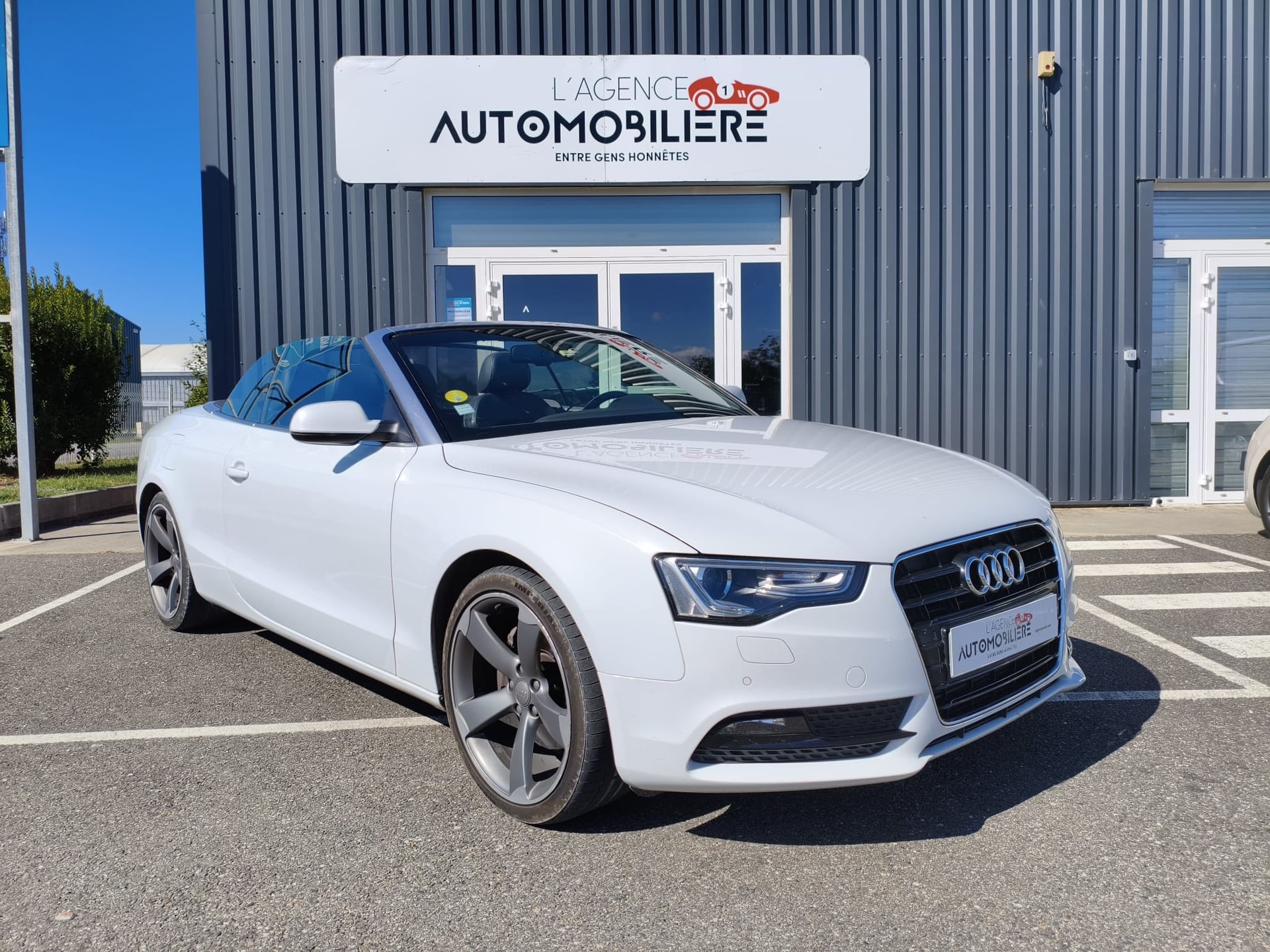 Audi A5 3.0L TDI 204CH AVUS MULTITRONIC – 4 PNEUS NEUFS – SUIVI FACTURES