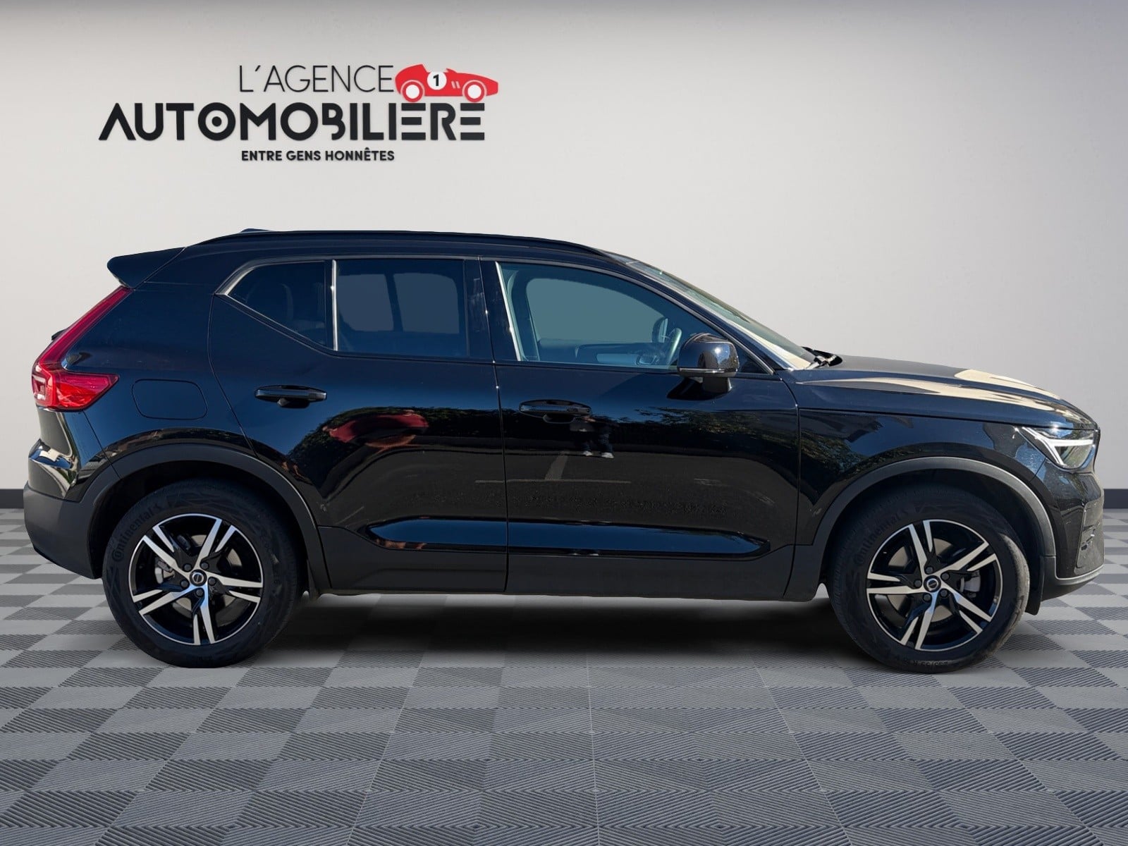 Volvo XC40 B3 163ch Plus Dark DCT 7 — 2