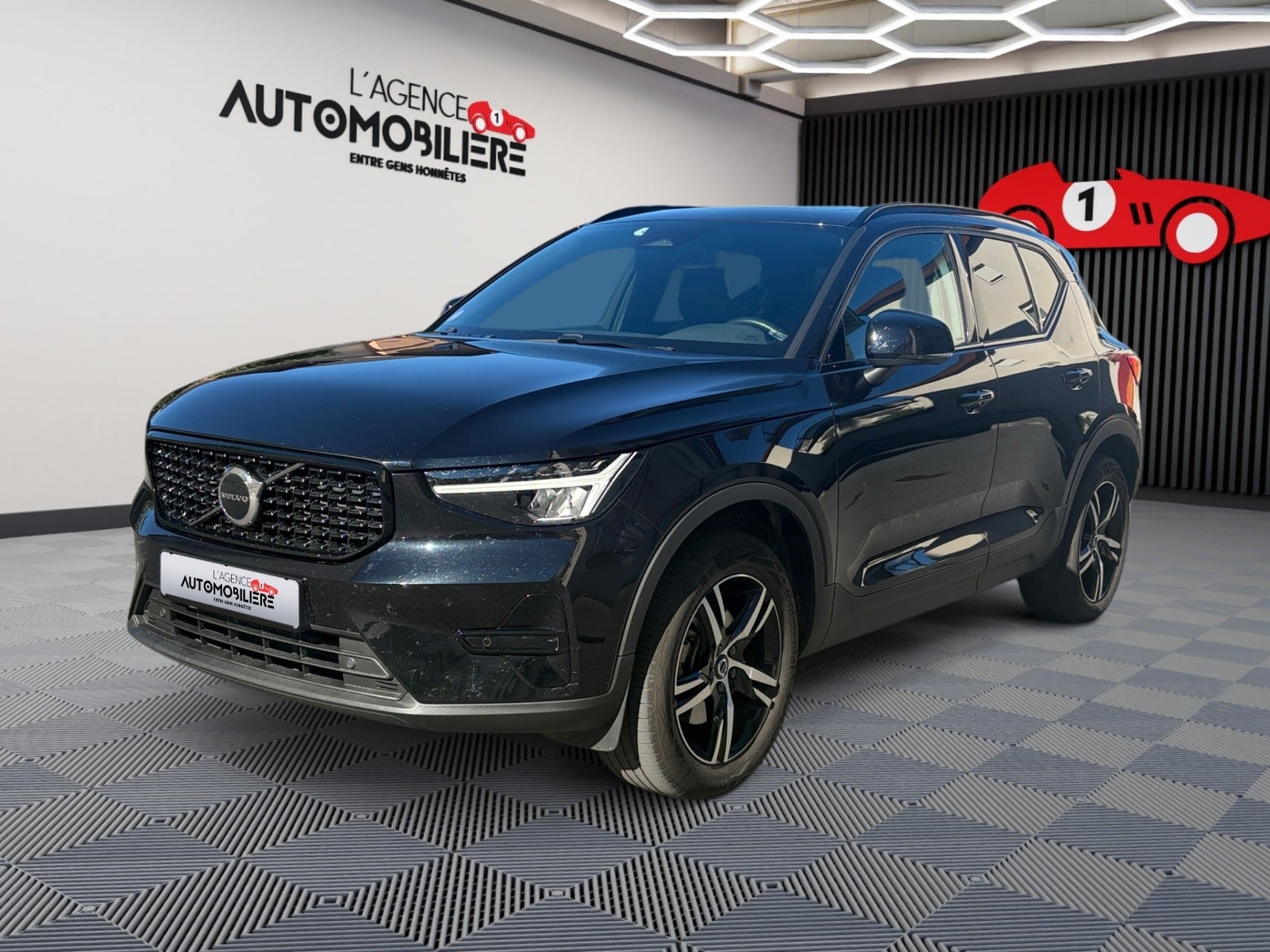Volvo XC40 B3 163ch Plus Dark DCT 7 — 1