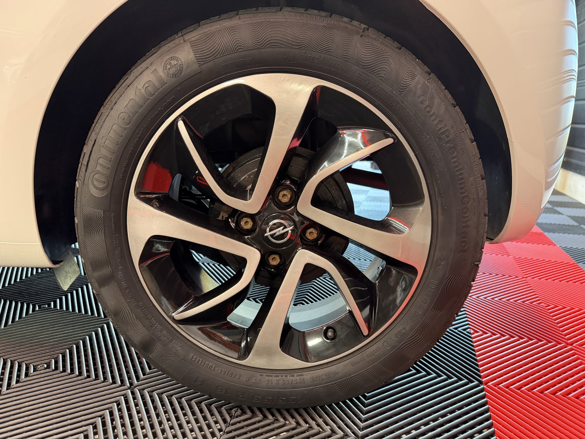 Opel Adam 1.2 Twinport 70ch Jam Garantie 12mois — 40