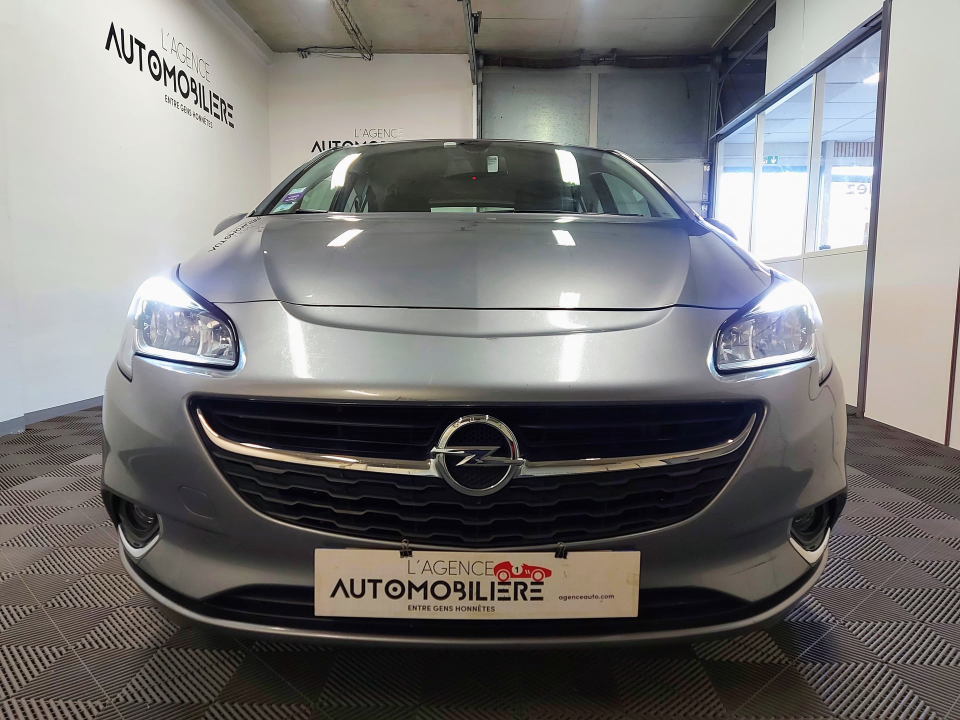 Opel Corsa 1.4 i 16V S&S 90 cv Design — 2
