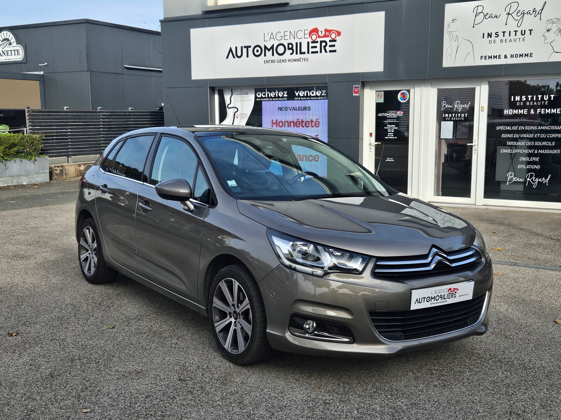 Citroen C4 1.6 E-HDI 115 CH BMP6 SHINE ( 1ère Main - Sièges cuir massant chauffants 