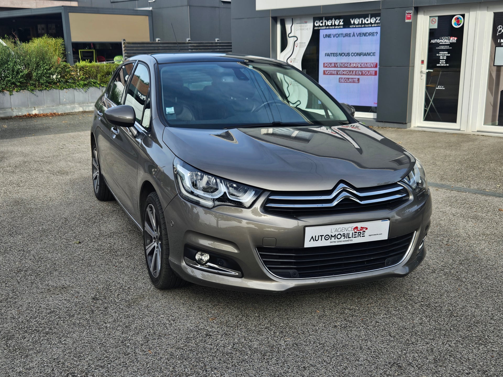 Citroen C4 1.6 E-HDI 115 CH BMP6 SHINE ( 1ère Main - Sièges cuir massant chauffants — 2
