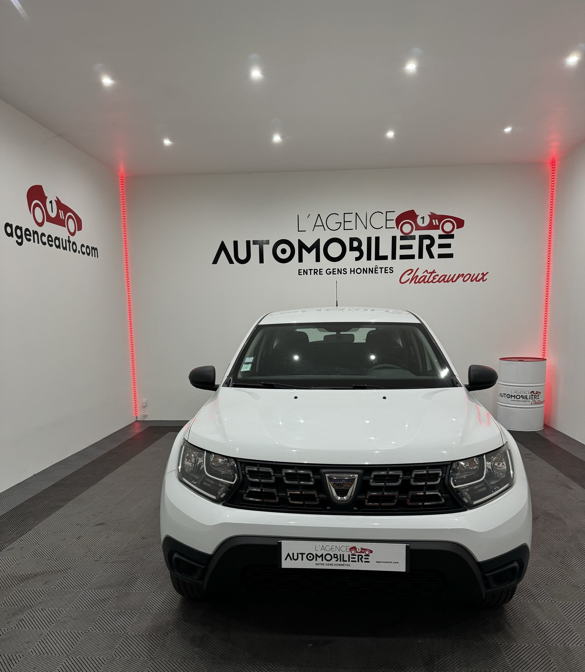 Dacia Duster 1.6 SCE 115CV BVM5 VITRES ELECTRIQUES/CENTRALISATION DES PORTES/DIRECTION ASSISTEE/AUTO RADIO CD — 2