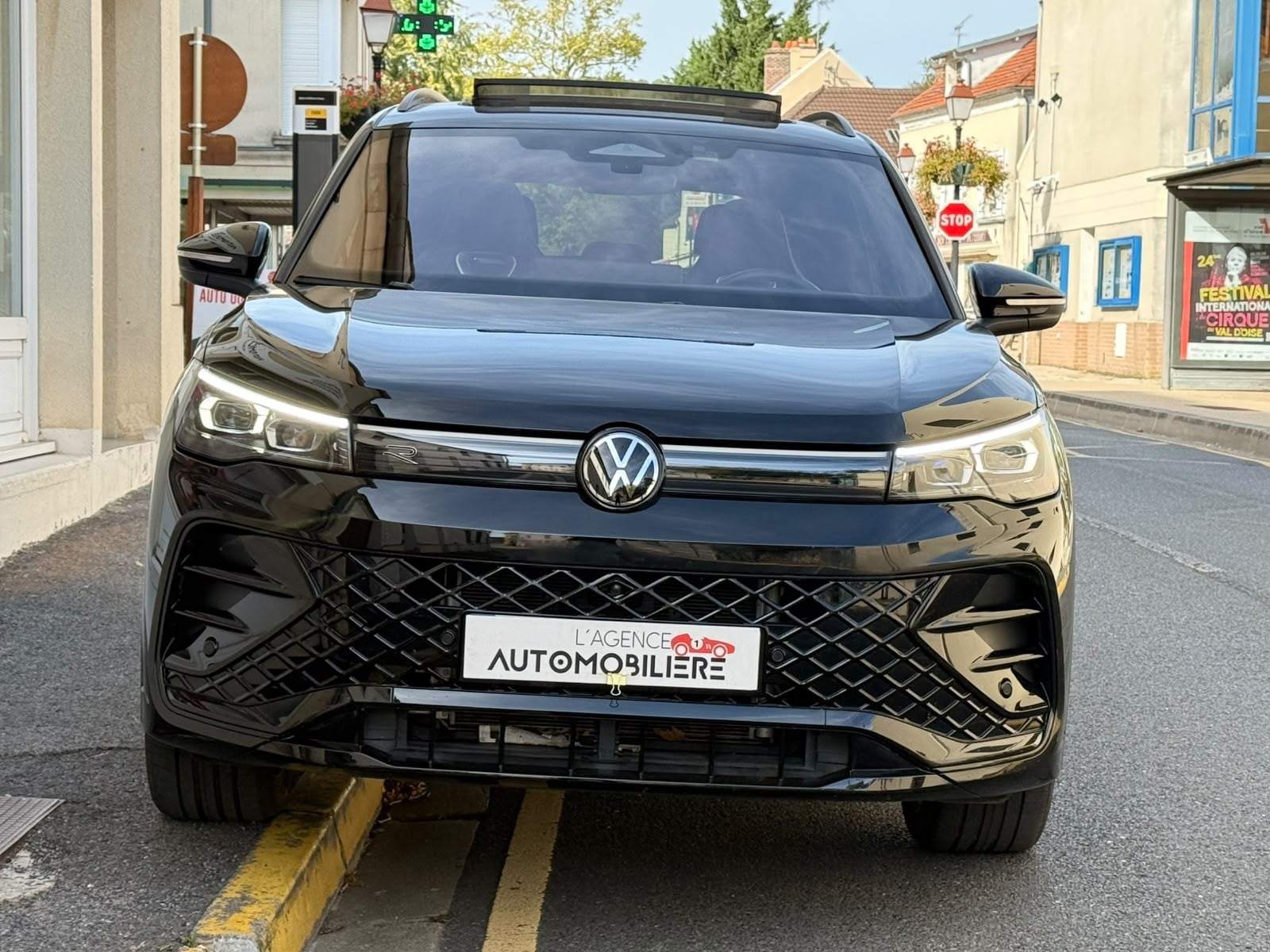 Volkswagen Tiguan VOLKSWAGEN Tiguan 272ch R-Line Edition Full Black+Options! — 2