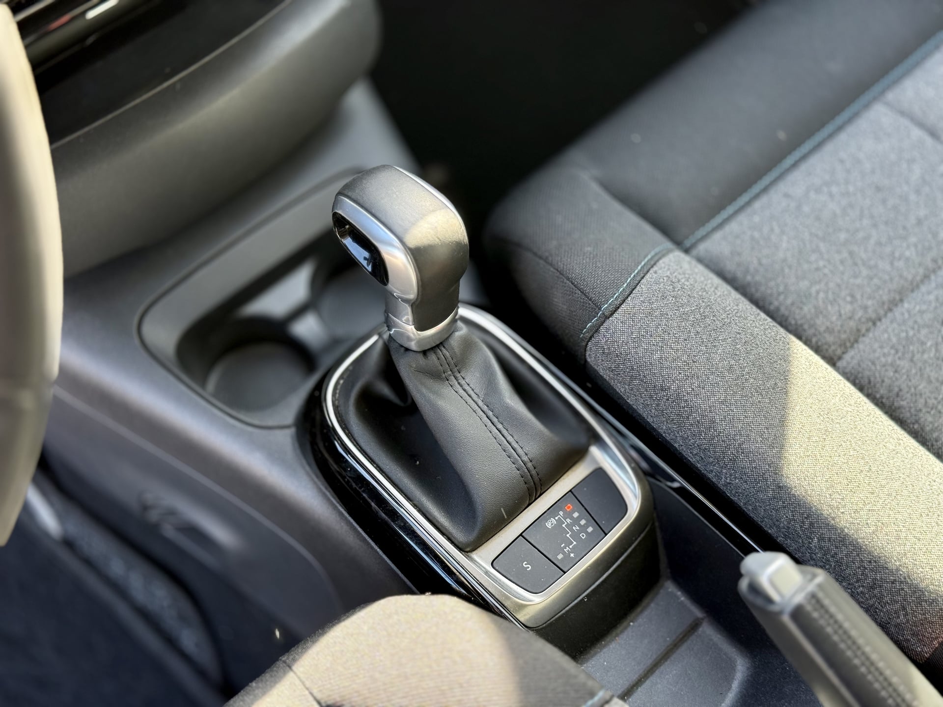 Citroen C4 Cactus 1.2 110 ch EAT6 BVA SHINE (Boite Auto + Caméra) — 2